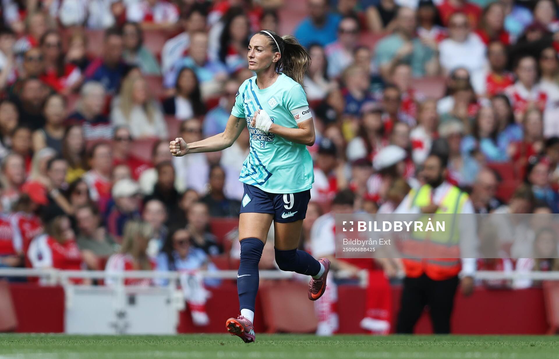 Kosovare Asllani of London City Lionesses celebrates