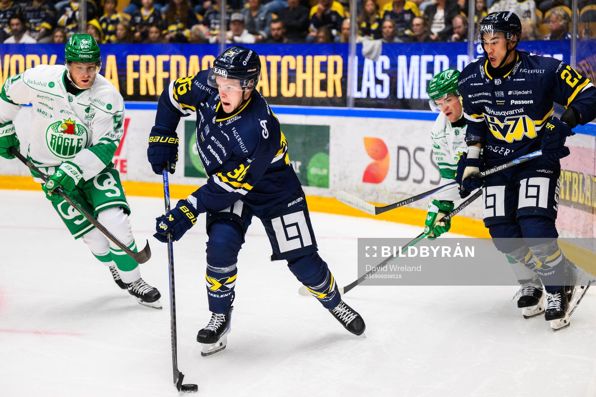 HV71s Martin Johnsen och Rögles Calle Själin