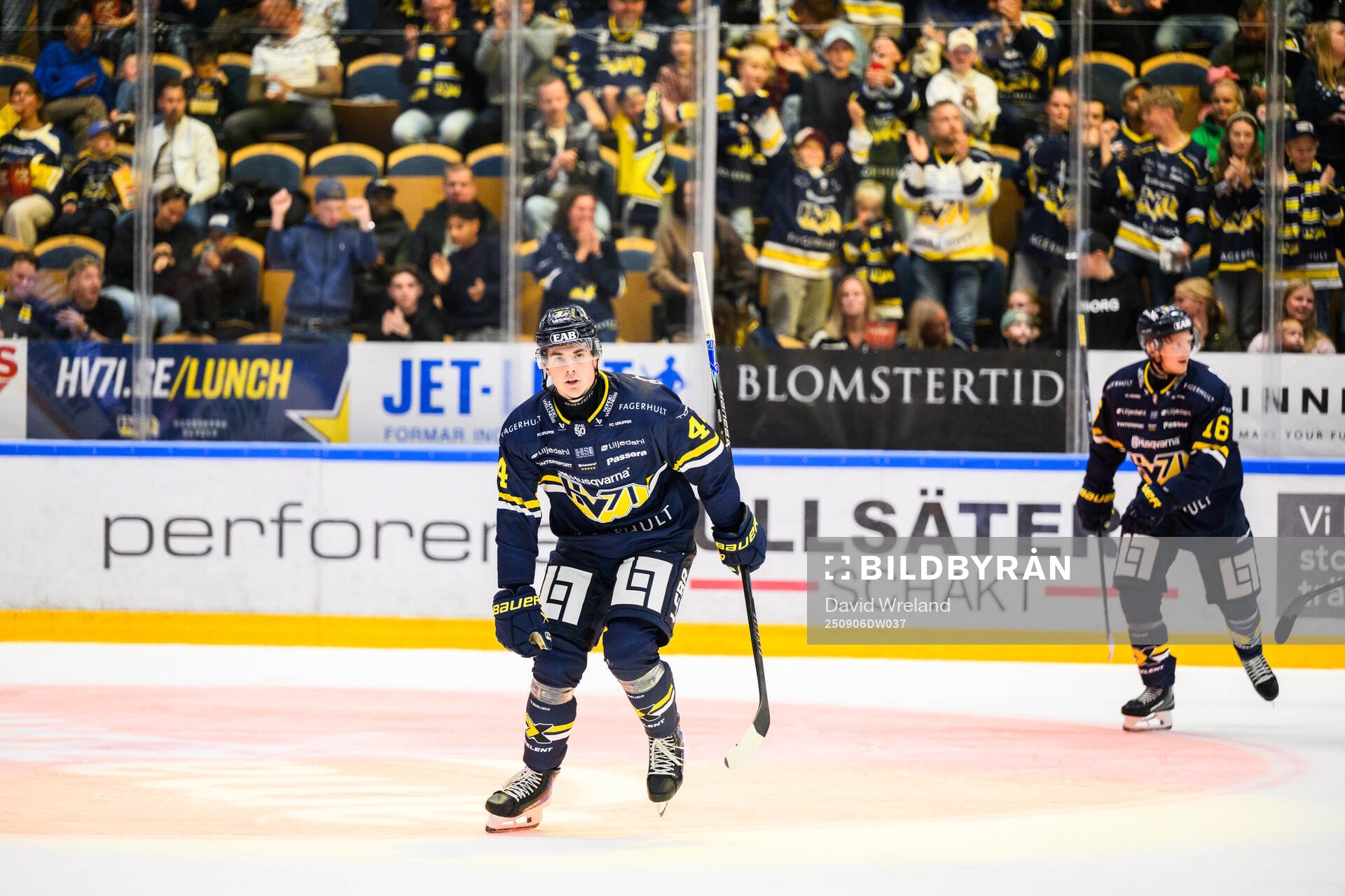 HV71s Hugo Fransson jublar