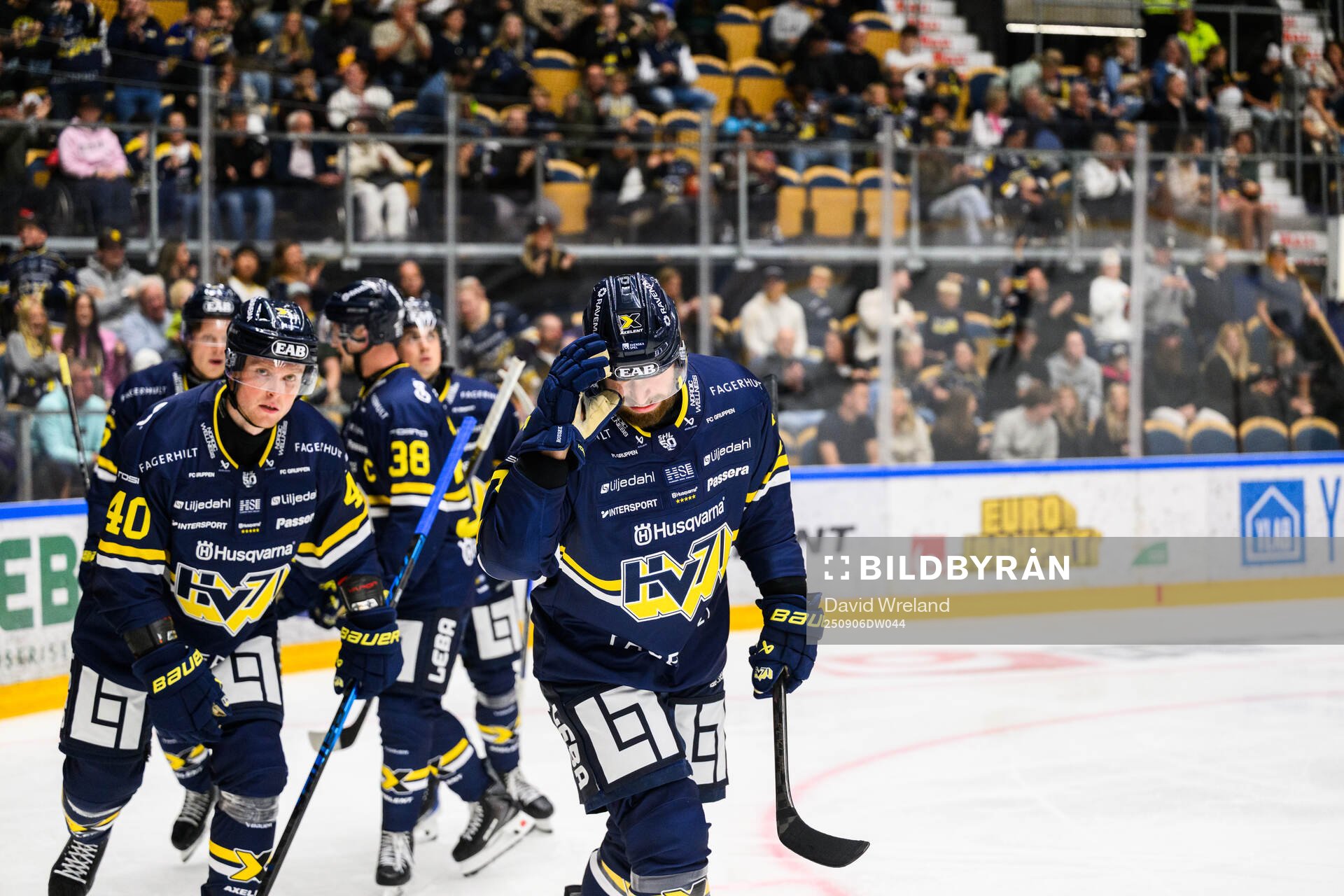 HV71s Lukas Rousek  jublar
