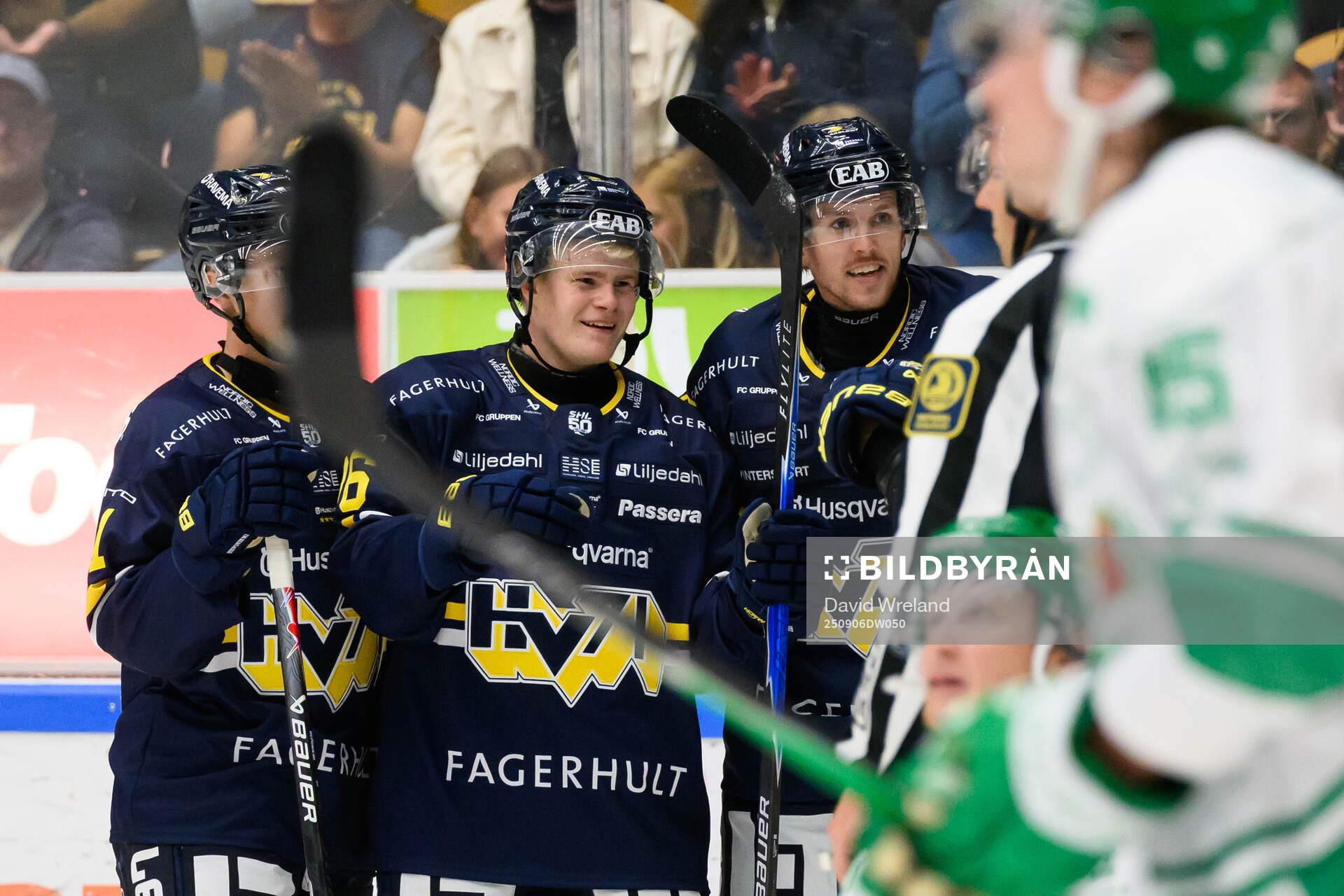 HV71s Martin Johnsen jublar