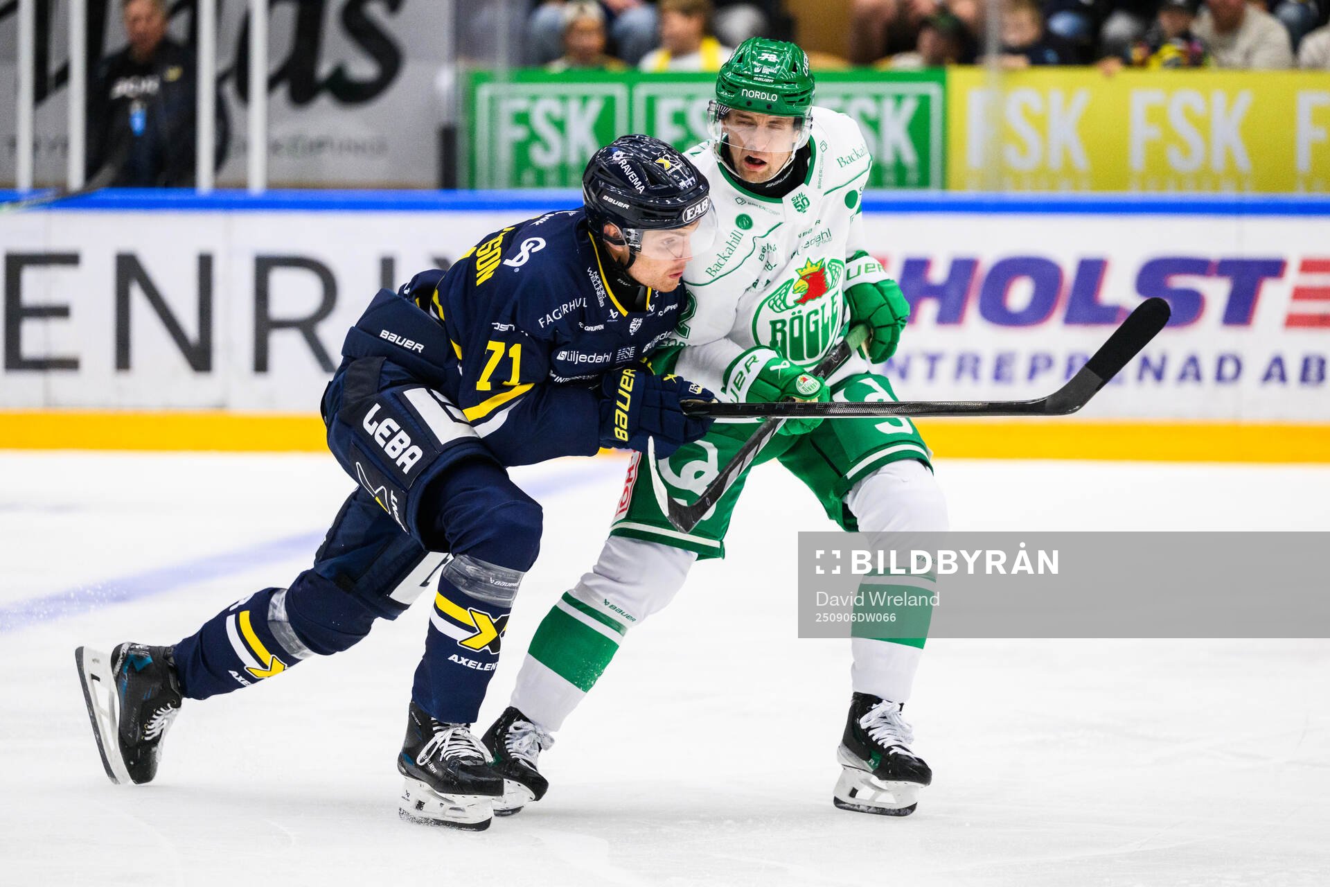 HV71s William Ignberg Nilsson och Rögles Daniel Zaar