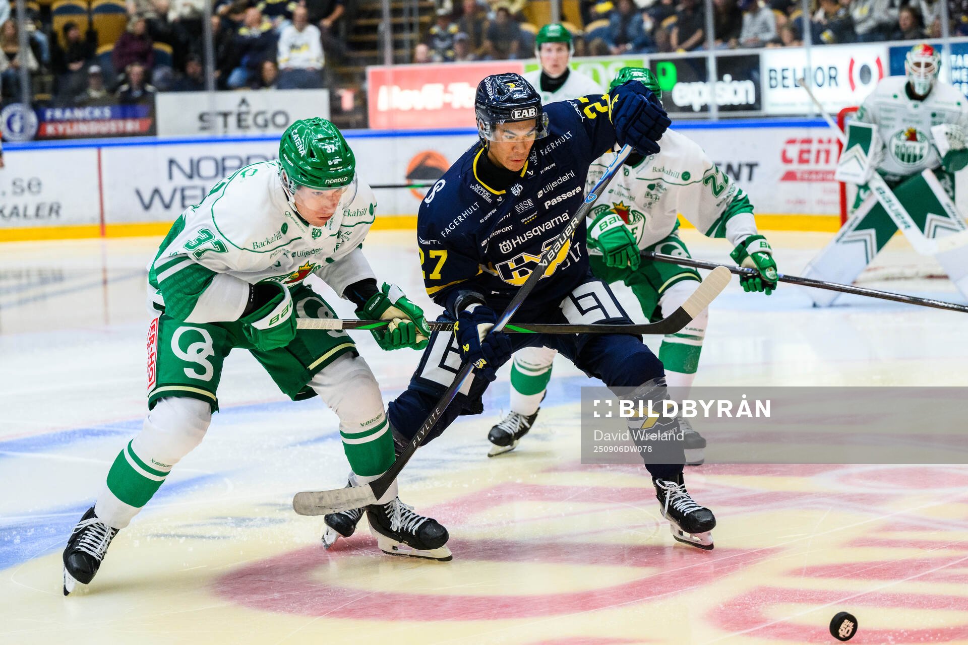 Rögoch HV71s Jonathan Ang les Albin Sundsvik