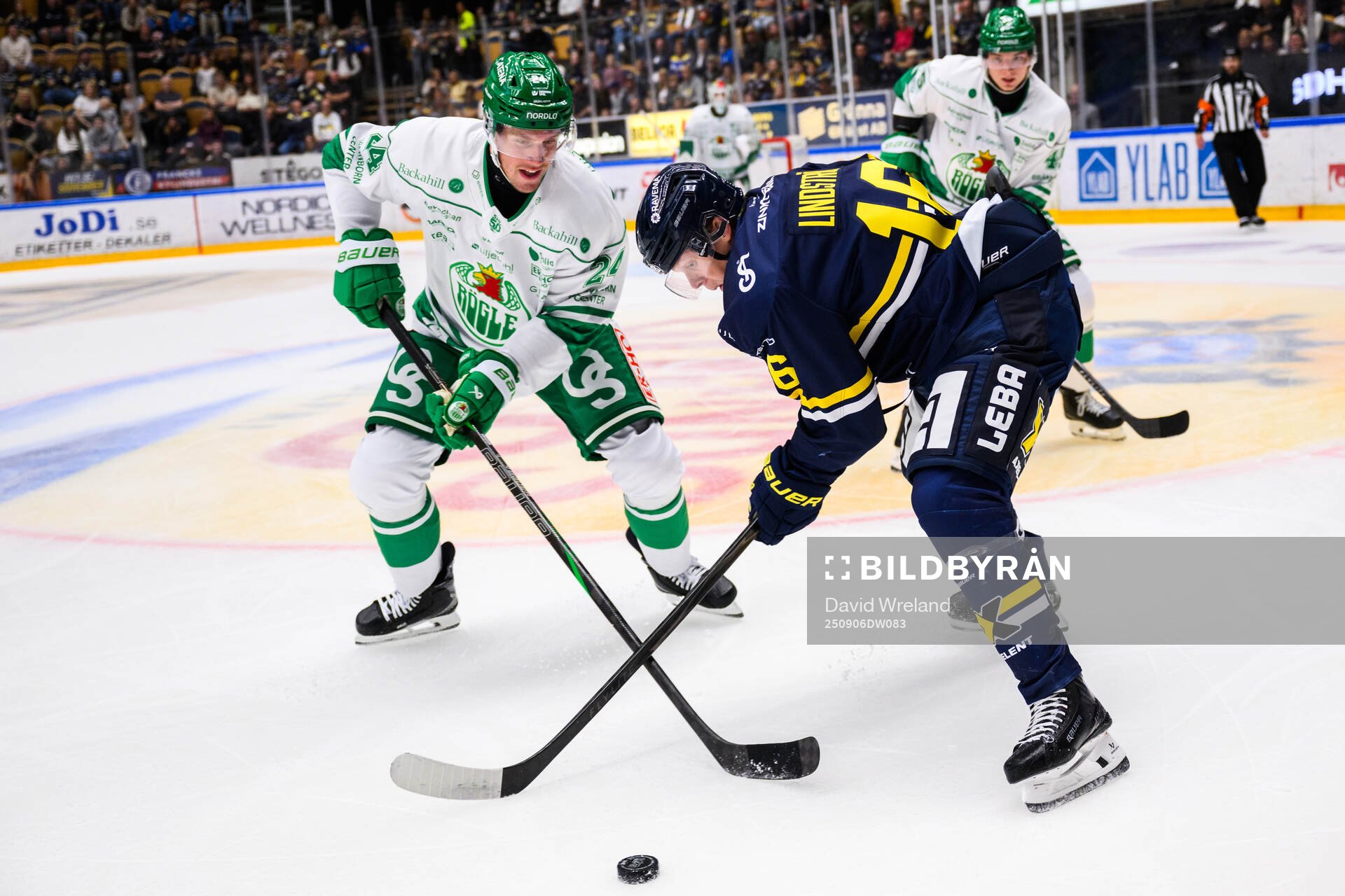Rögles Mattias Göransson och HV71s Linus Lindström