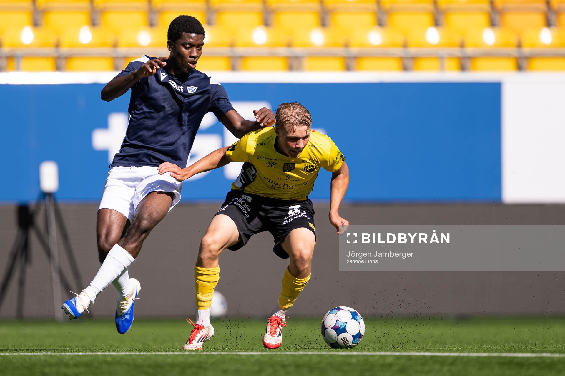 Halmstads Koudou Marvin Axel Illary och Elfsborgs Konrad
