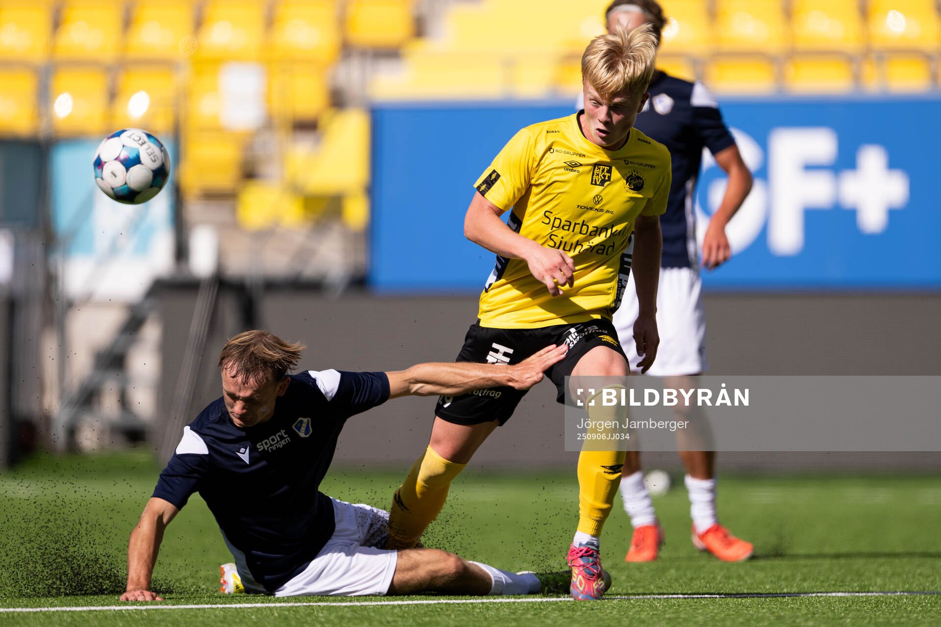 Halmstads Lennox Wyes Pejle och Elfsborgs Jonathan Edenvik