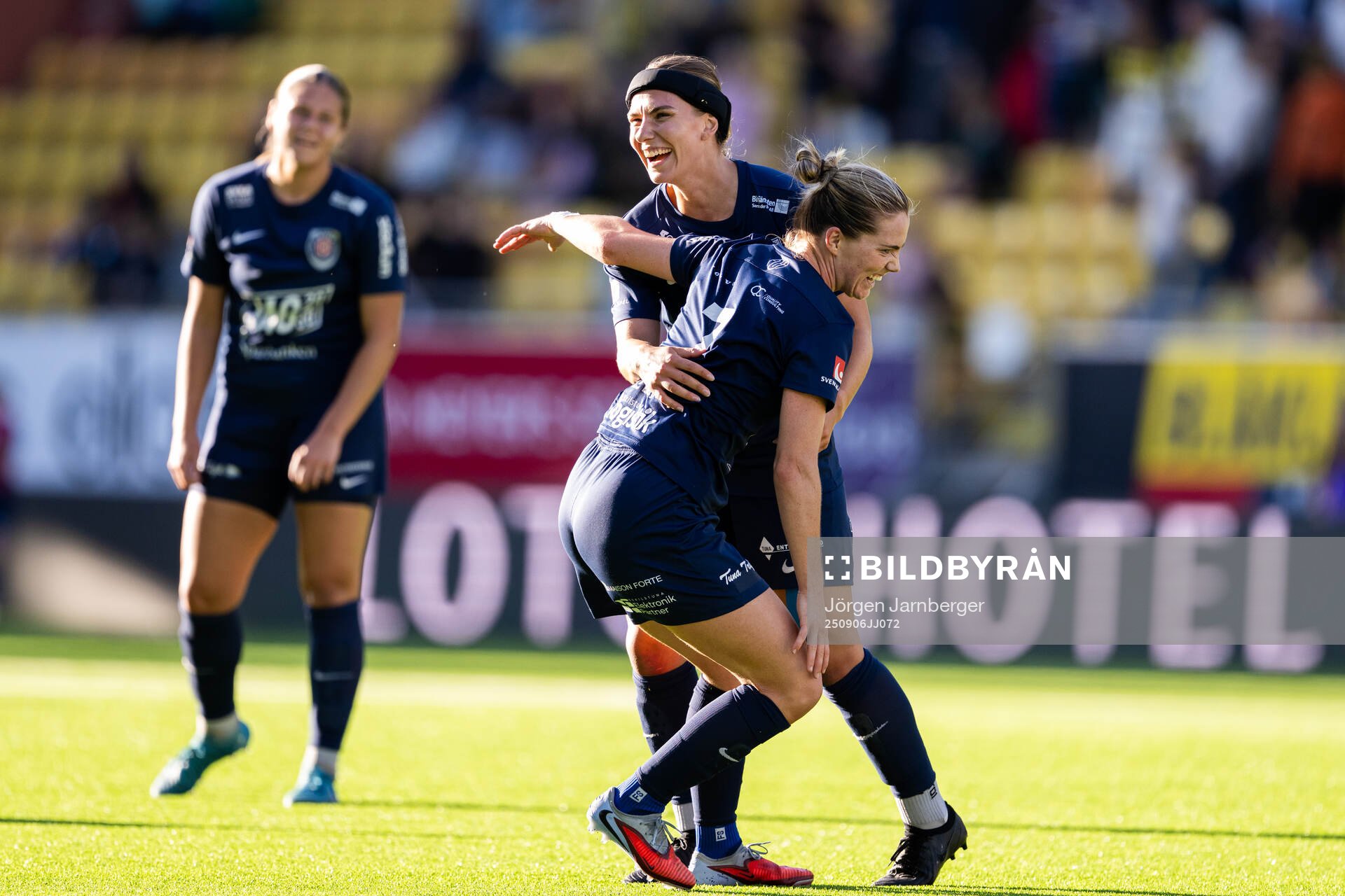 Eskilstuna Uniteds Viivi Viktoria Spets och Gabrielle Rose
