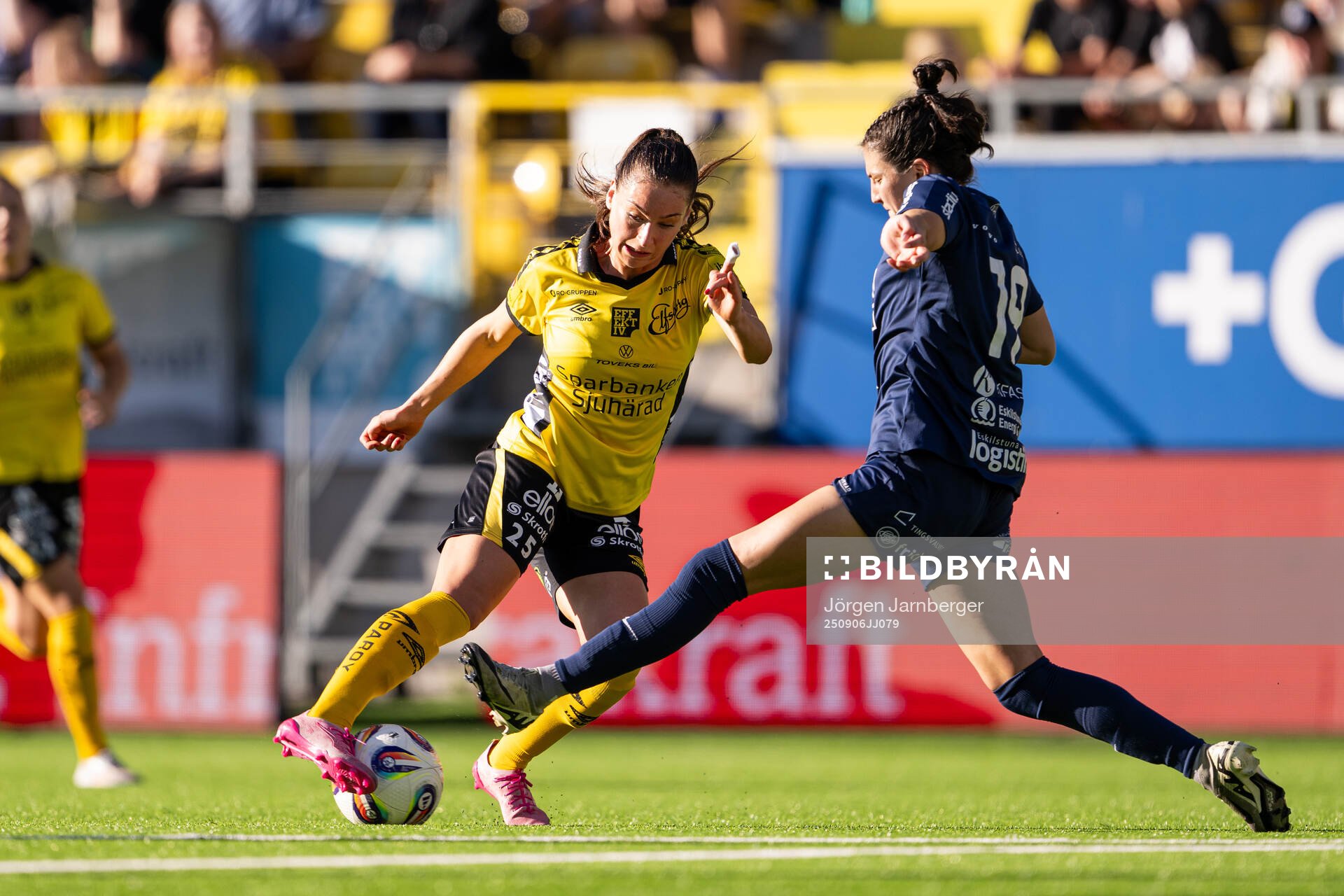 Elfsborgs Izabella Bergström och Eskilstuna Uniteds Anna