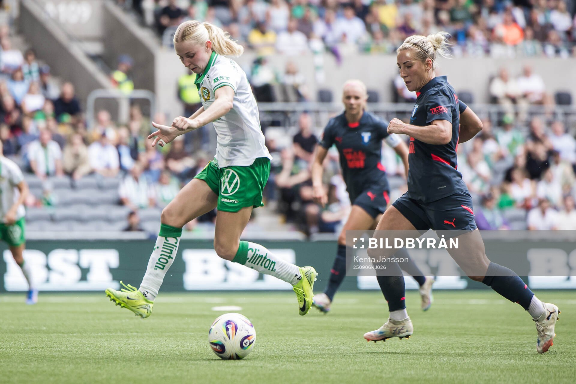 Hammarbys Emilie Joramo och Malmö FFs Mia Persson
