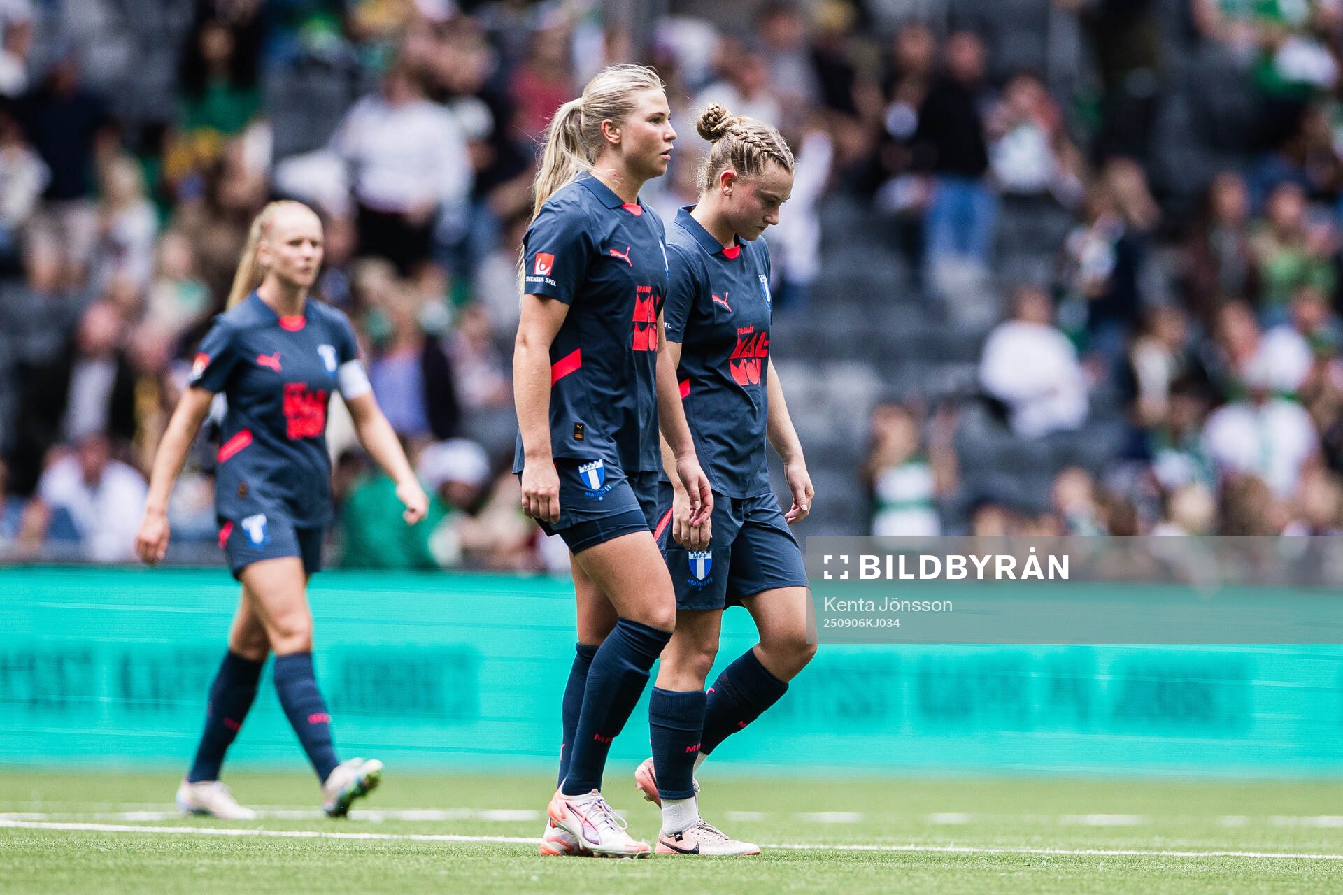 Malmö FFs Ellen Löfqvist och Agnes Mårtensson deppar