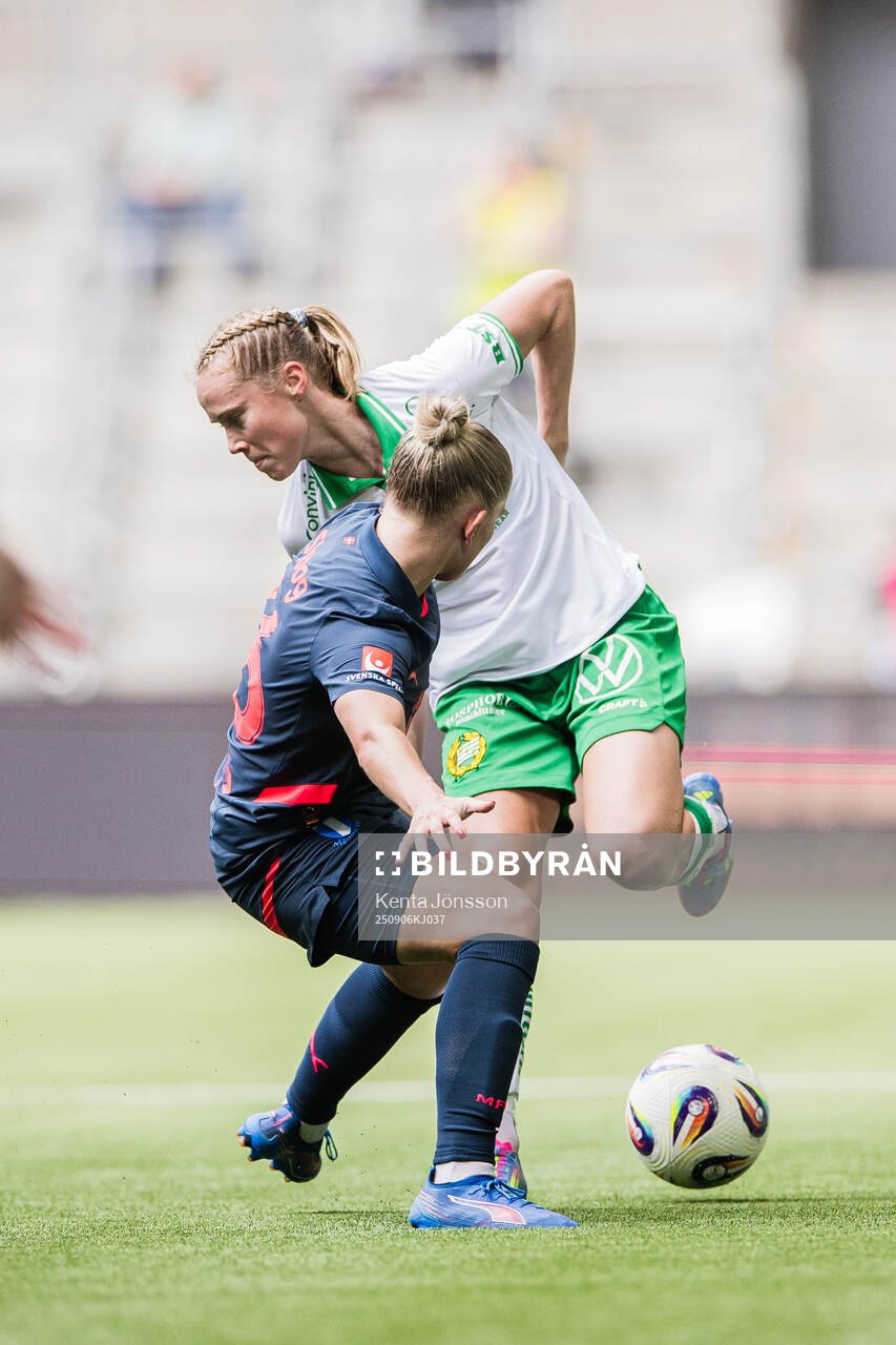 Hammarbys Julie Blakstad och Malmö FFs Tuva Skoog