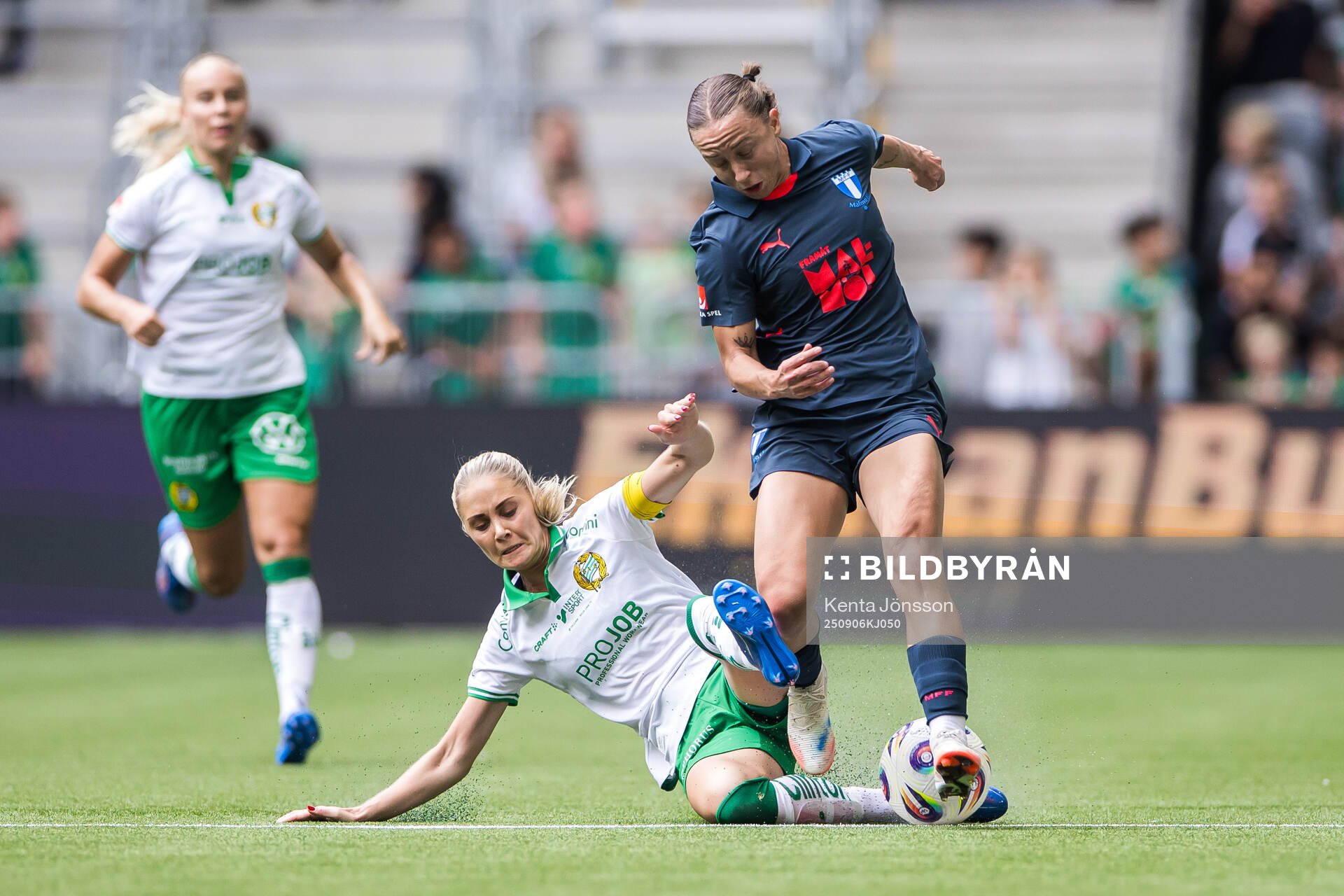 Hammarbys Alice Carlsson och Malmö FFs Miljana Ivanovic