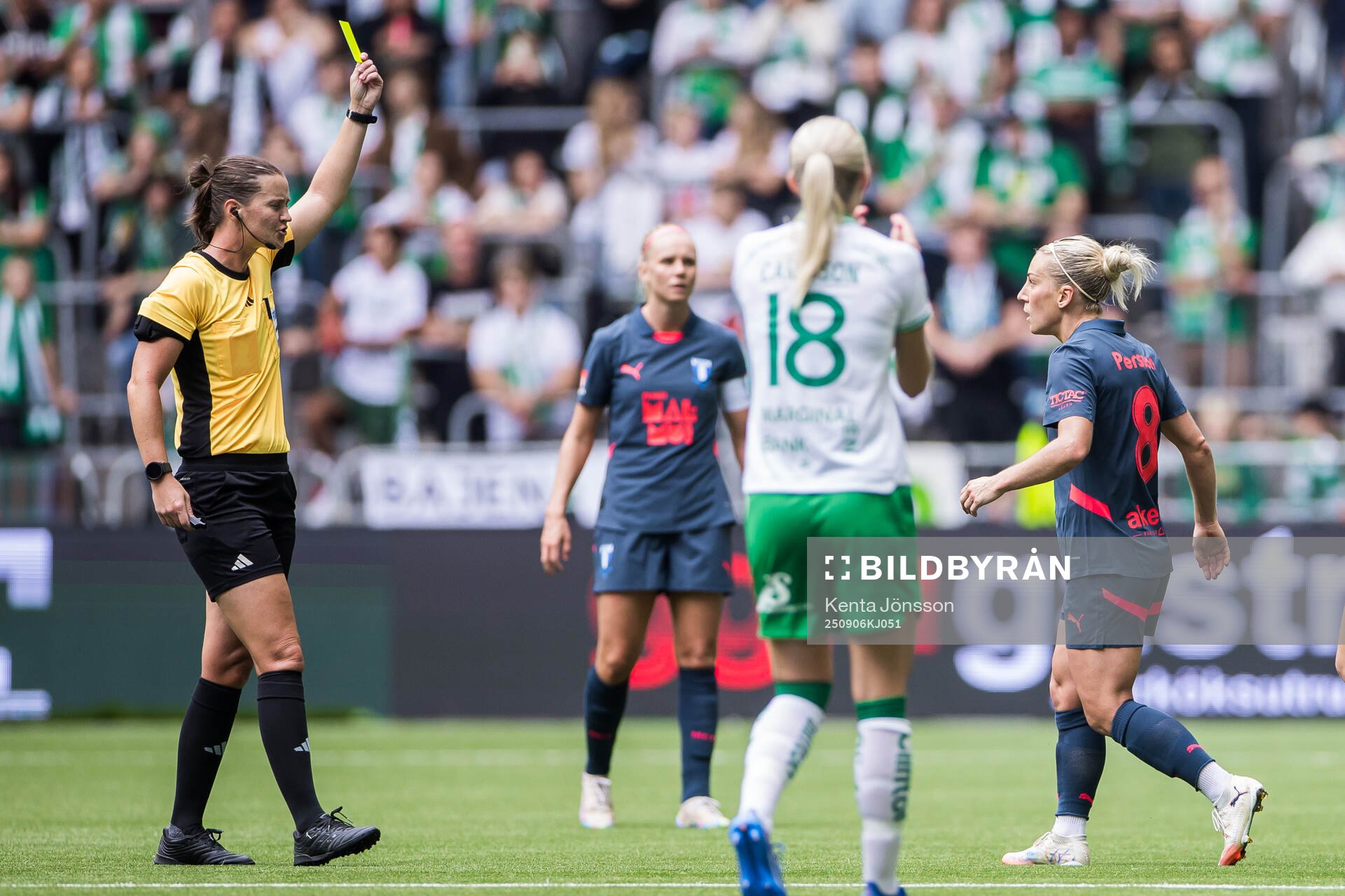 Domare Lovisa Johansson varnar Malmö FFs Mia Persson