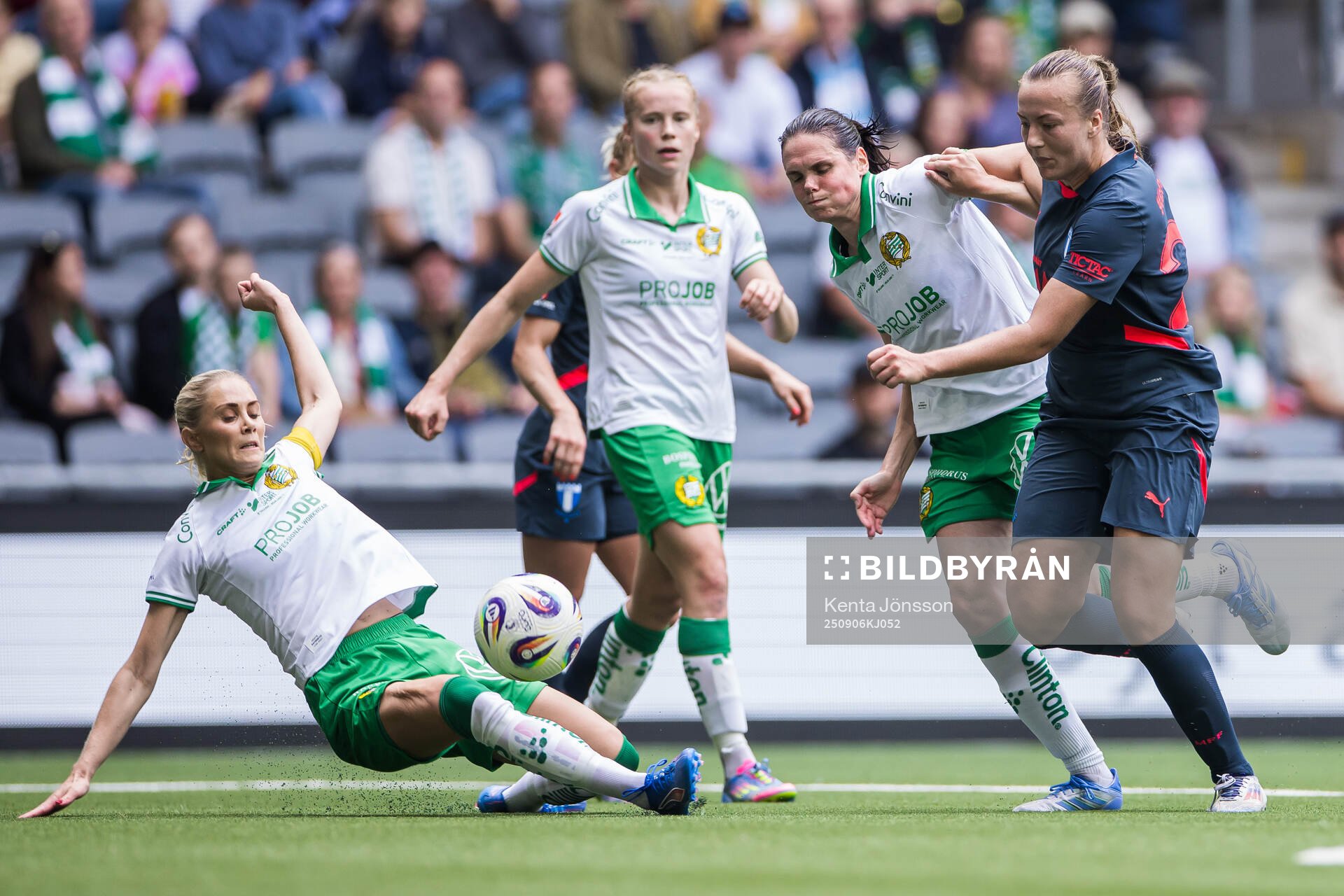 Hammarbys Simone Boye Sørensen och Alice Carlsson mot