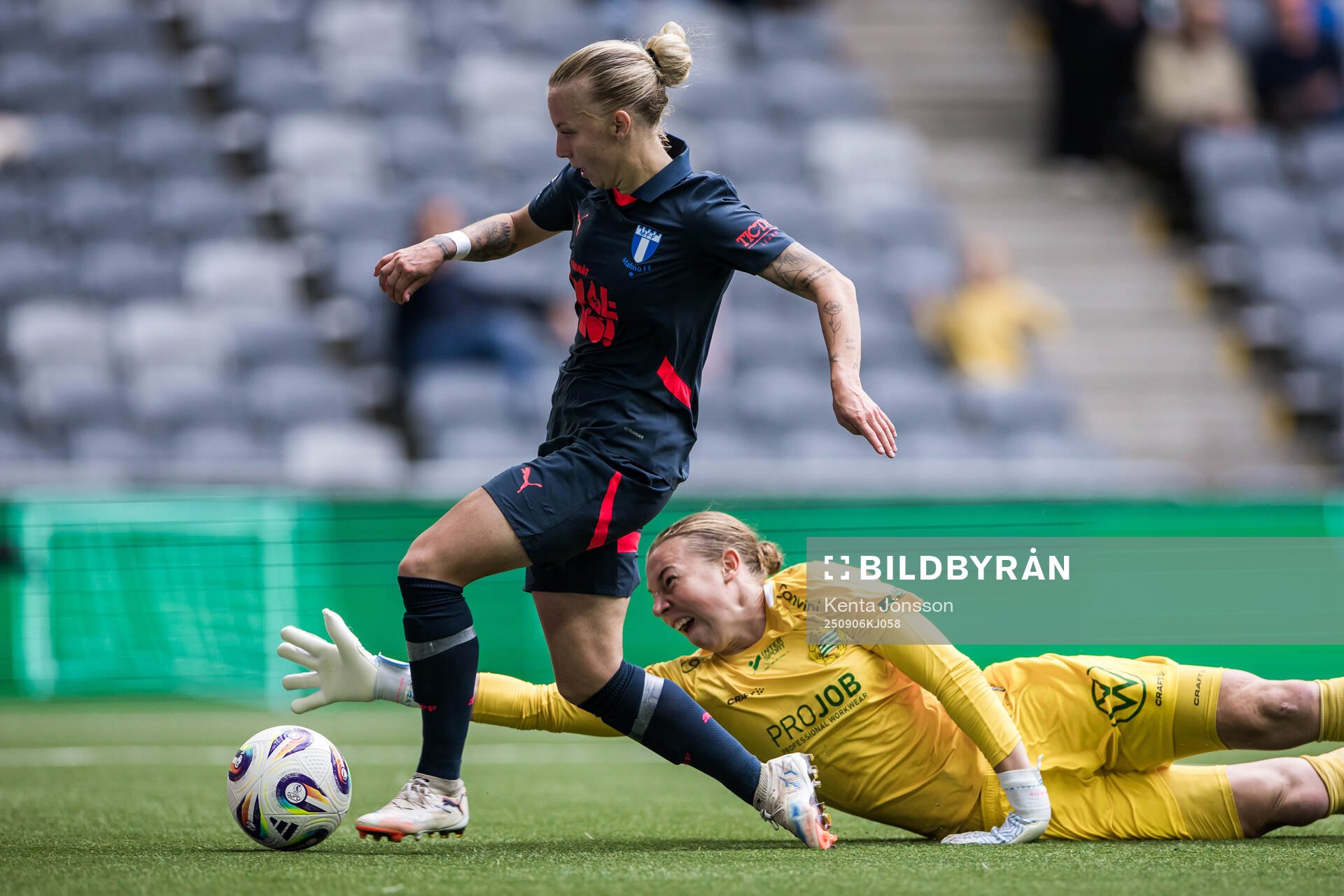 Malmö FFs Nathalie Hoff Persson gör 2-1 på Hammarbys