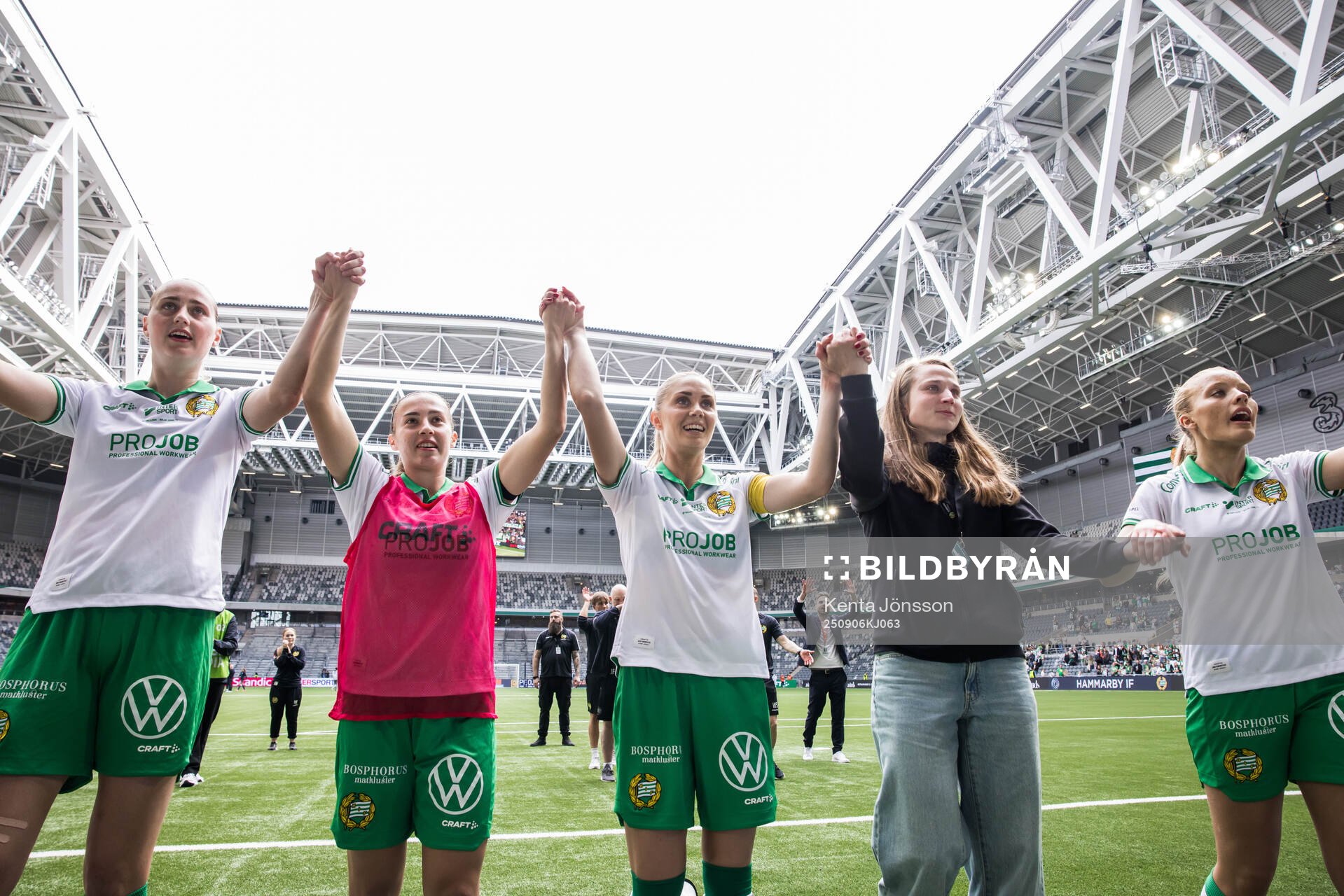 Hammarbys Emilie Bragstad och Alice Carlsson jublar