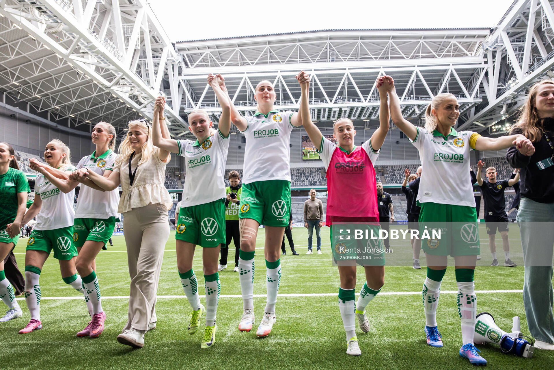 Hammarbys spelare jublar