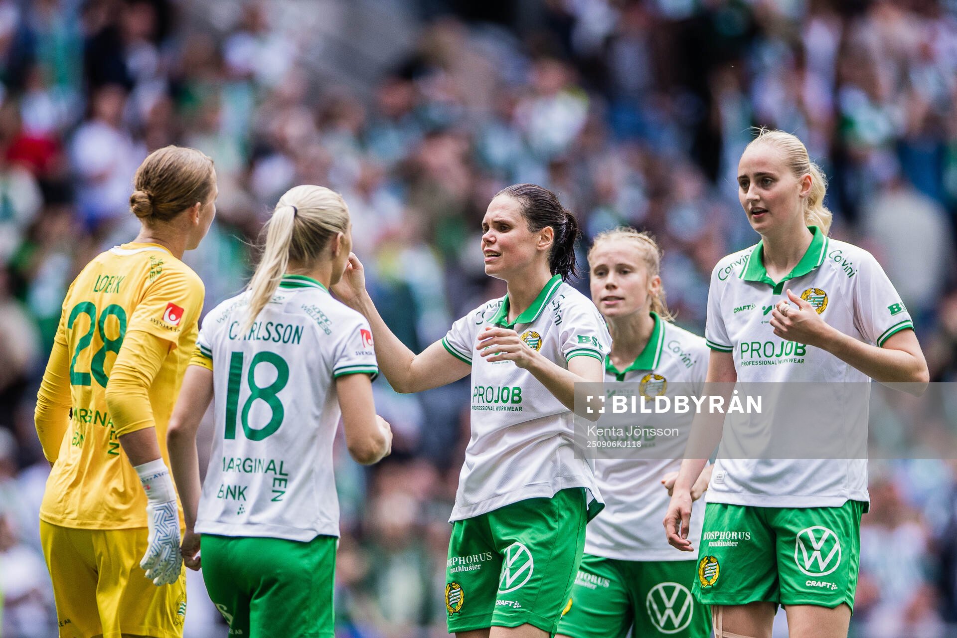 Hammarbys Simone Boye Sørensen jublar med målvakt Melina