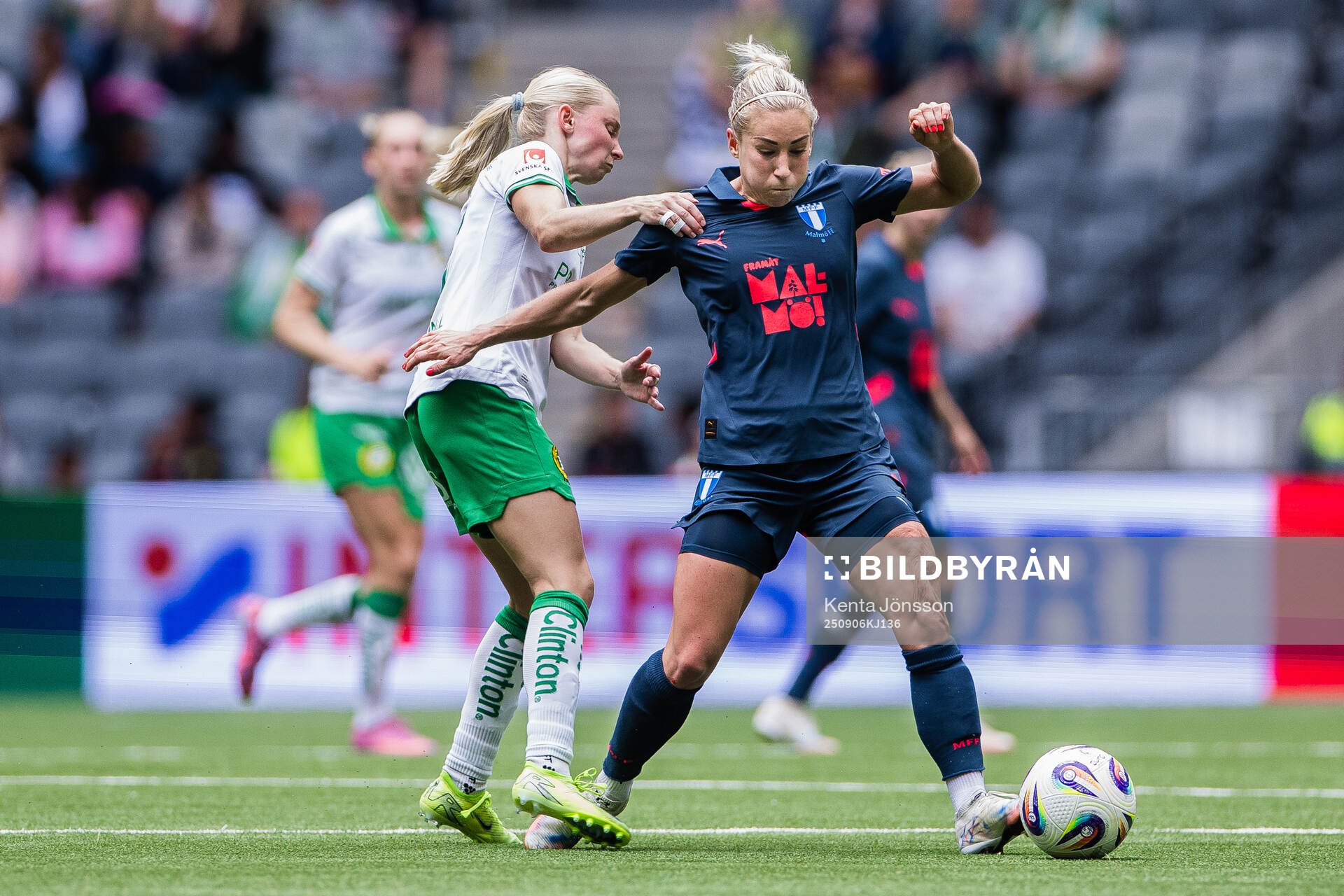 Hammarbys Emilie Joramo och Malmö FFs Mia Persson