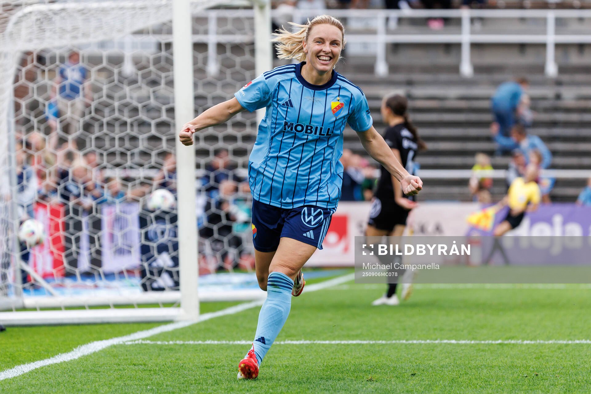 Djurgårdens Mimmi Larsson jublar