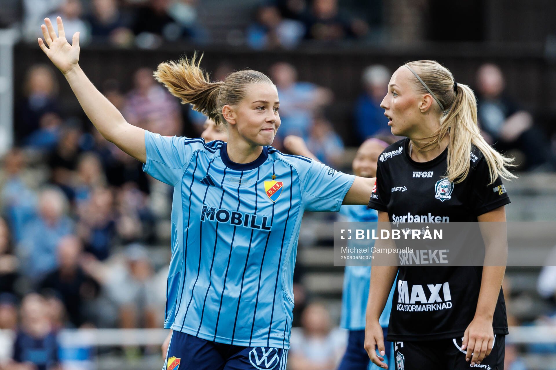 Djurgårdens Elsa Pelgander jublar