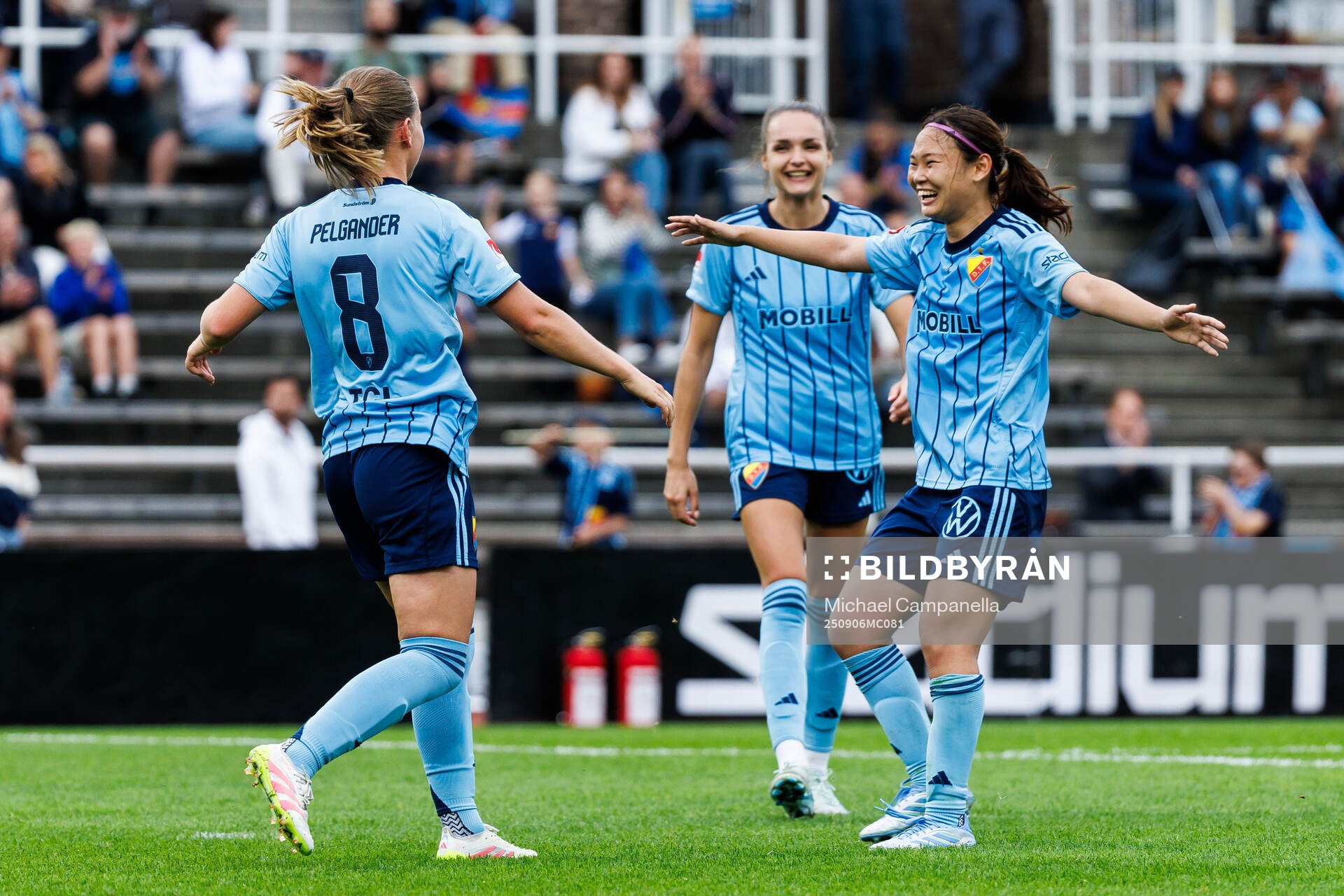 Djurgårdens Elsa Pelgander jublar