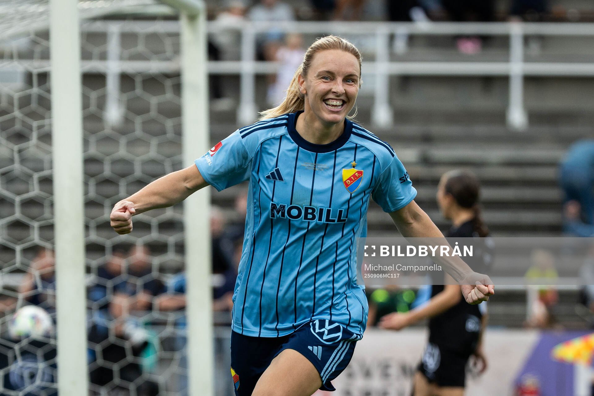 Djurgårdens Mimmi Larsson jublar