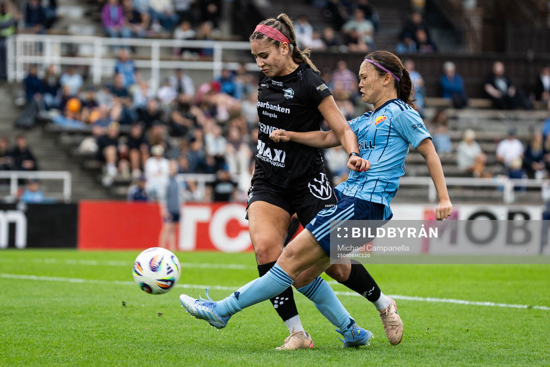 Alingsås Moa Öhman och Djurgårdens Urara Watanabe