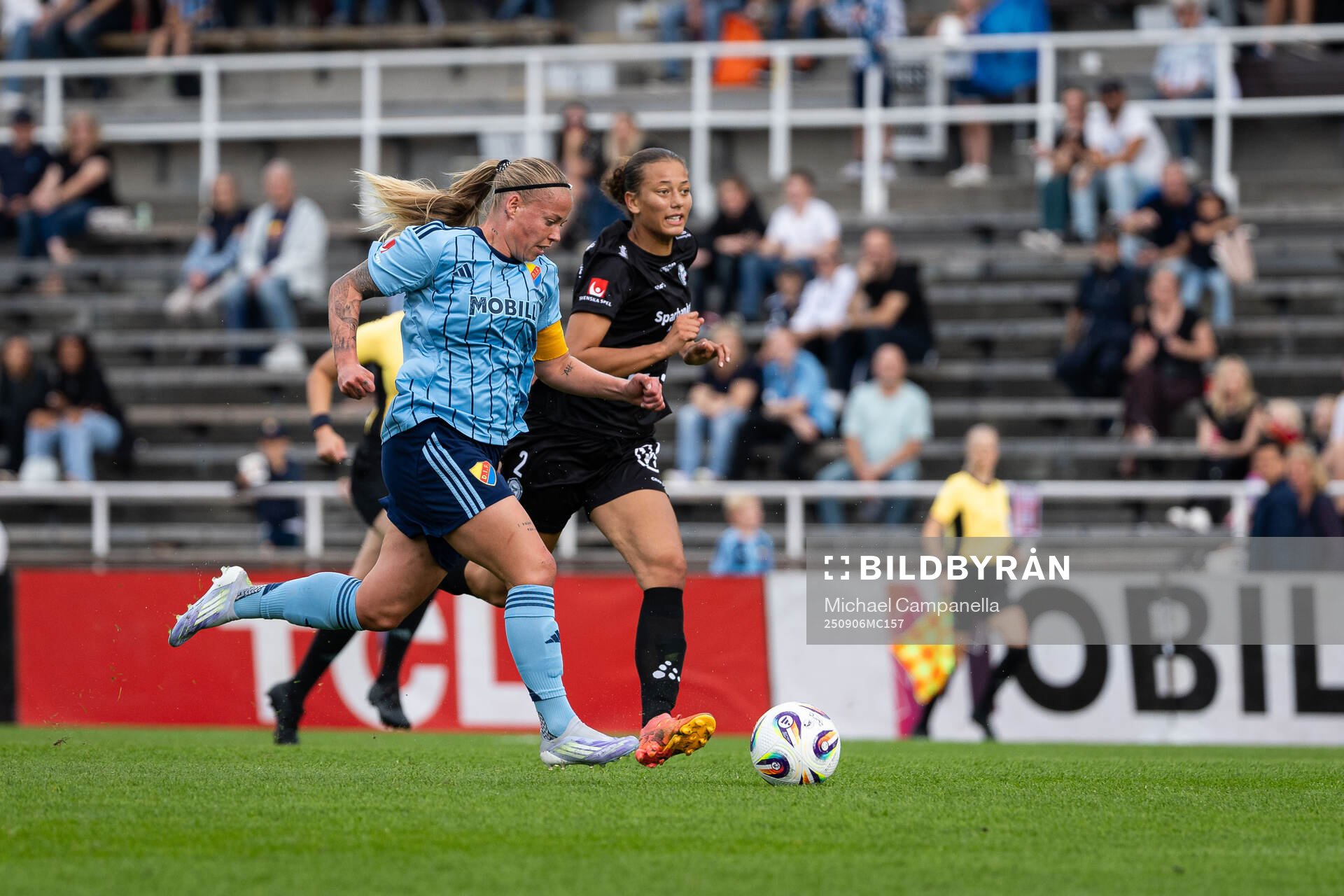 Djurgårdens Therese Åsland och Alingsås Malva Larsson