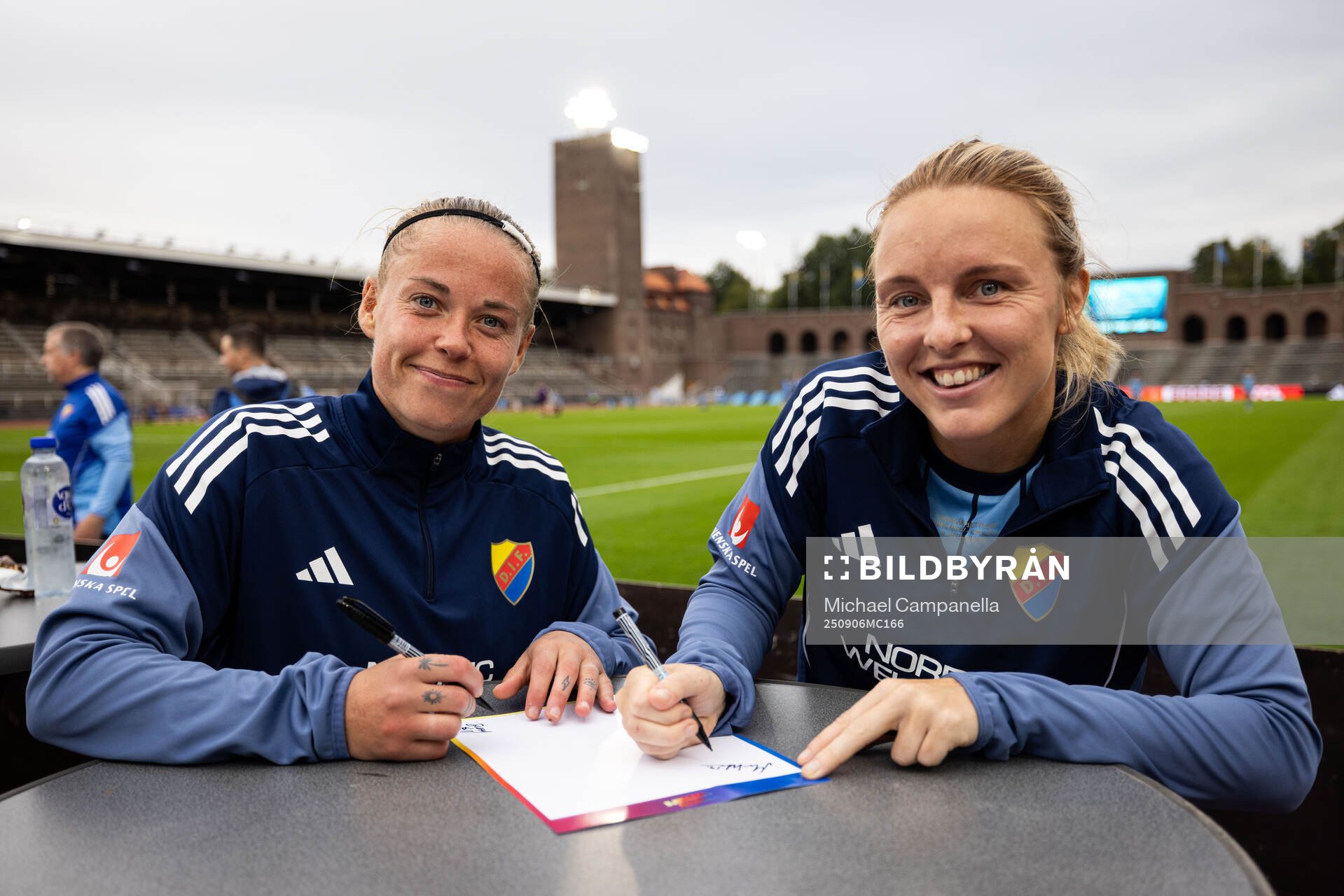 Djurgårdens Therese Åsland och Djurgårdens Mimmi Larsson