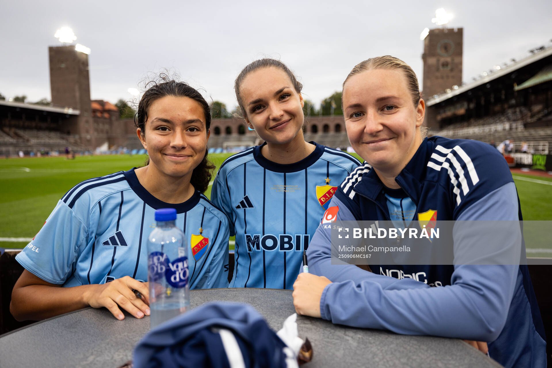 Djurgårdens Annika Svensson, Selma Larsen Svendsen, och