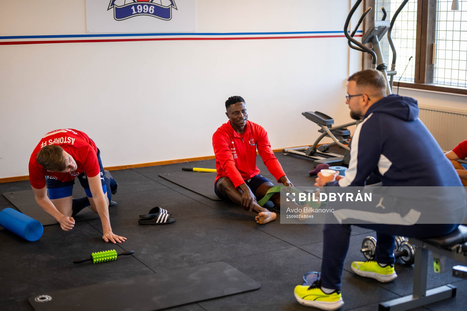 Åstorps FFs spelare stretchar