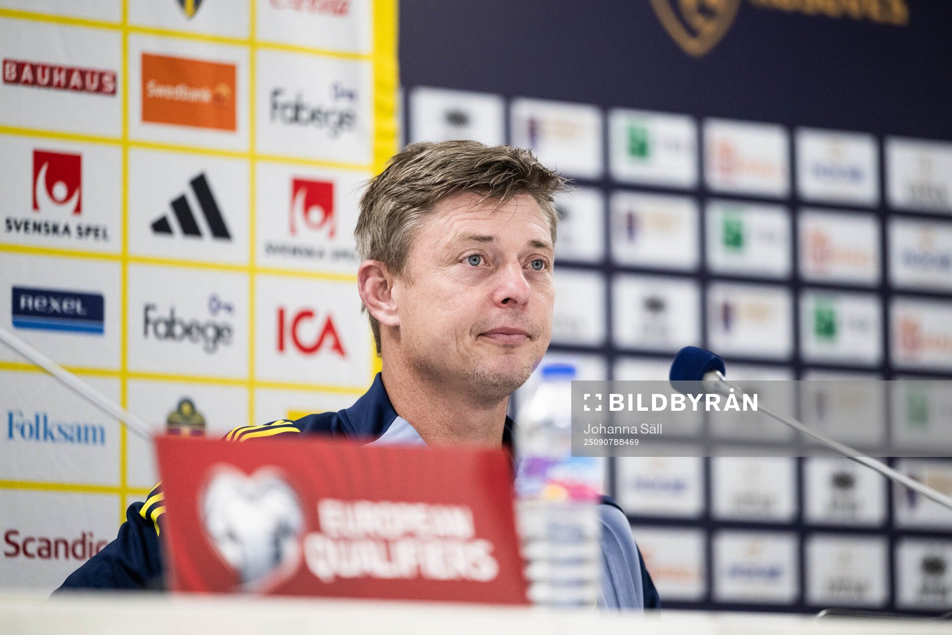 head coach Jon Dahl Tomasson of the Swedish national