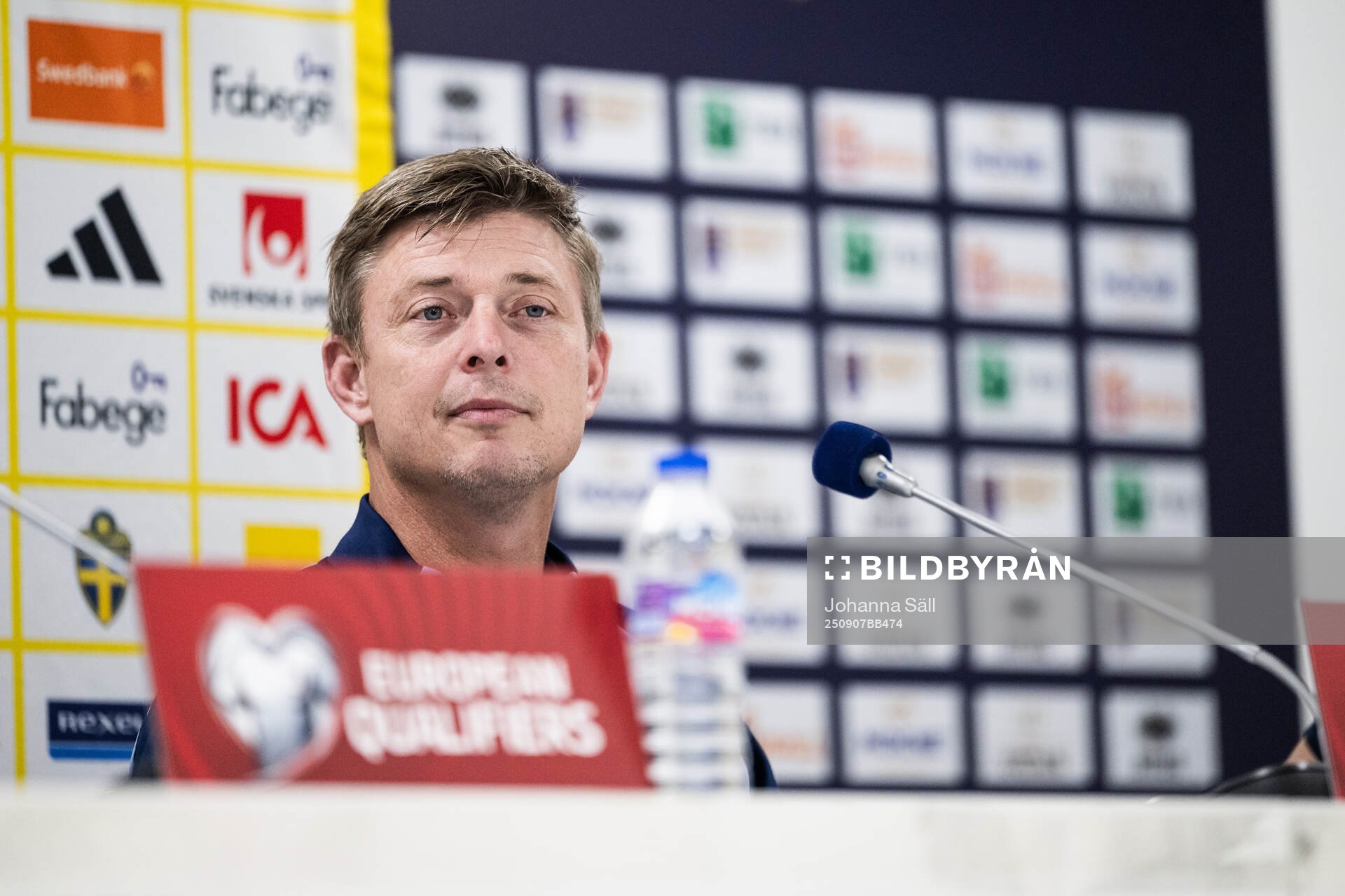 head coach Jon Dahl Tomasson of the Swedish national