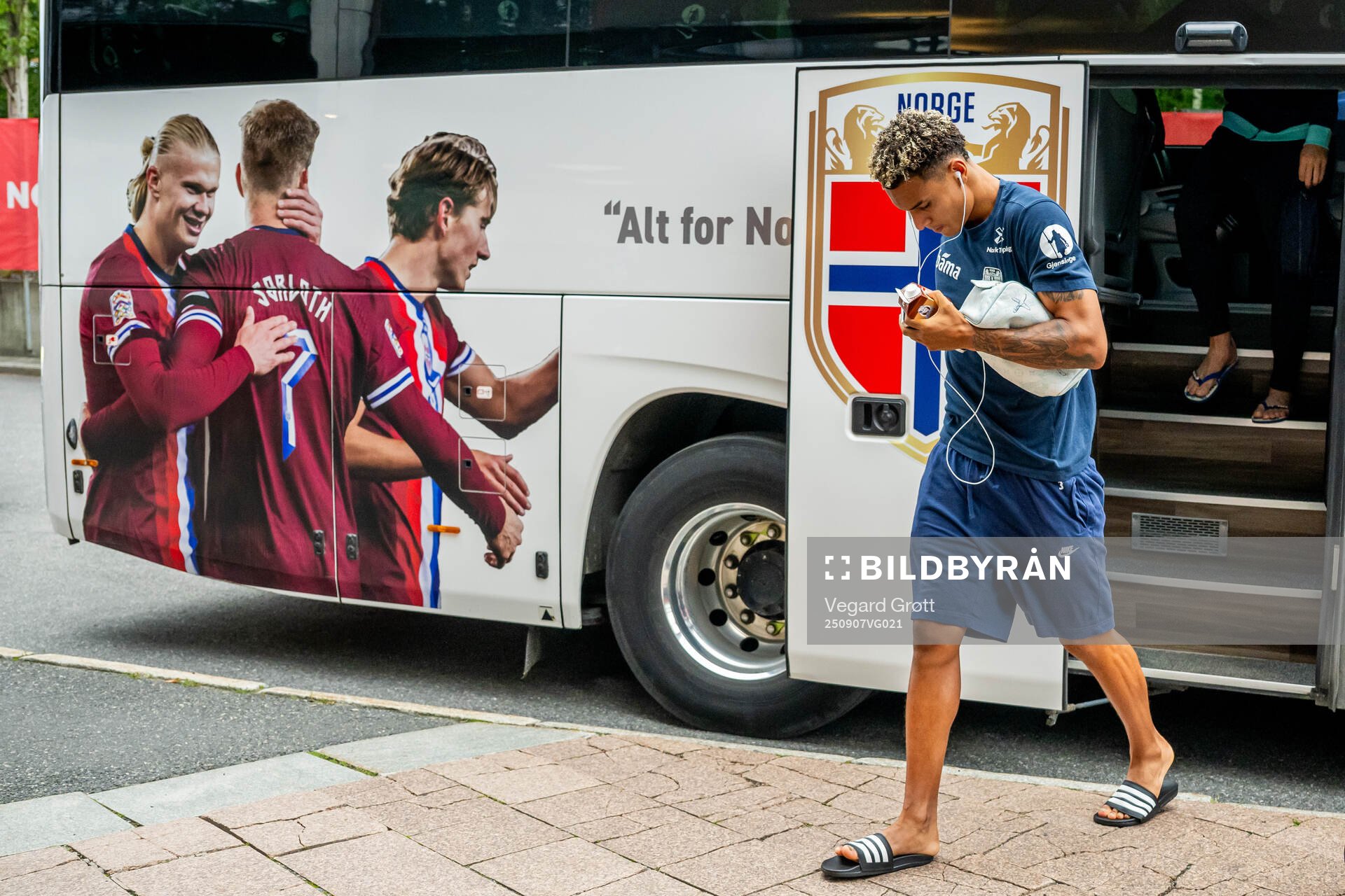 Antonio Nusa of the Norwegian national football team arrives