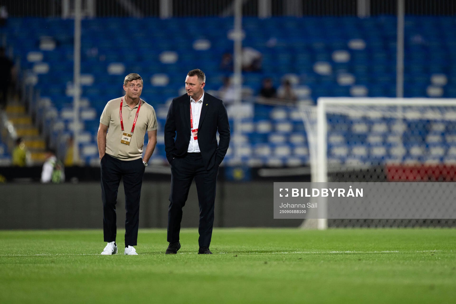 Head coach Jon Dahl Tomasson of Sweden and Kim Källström,