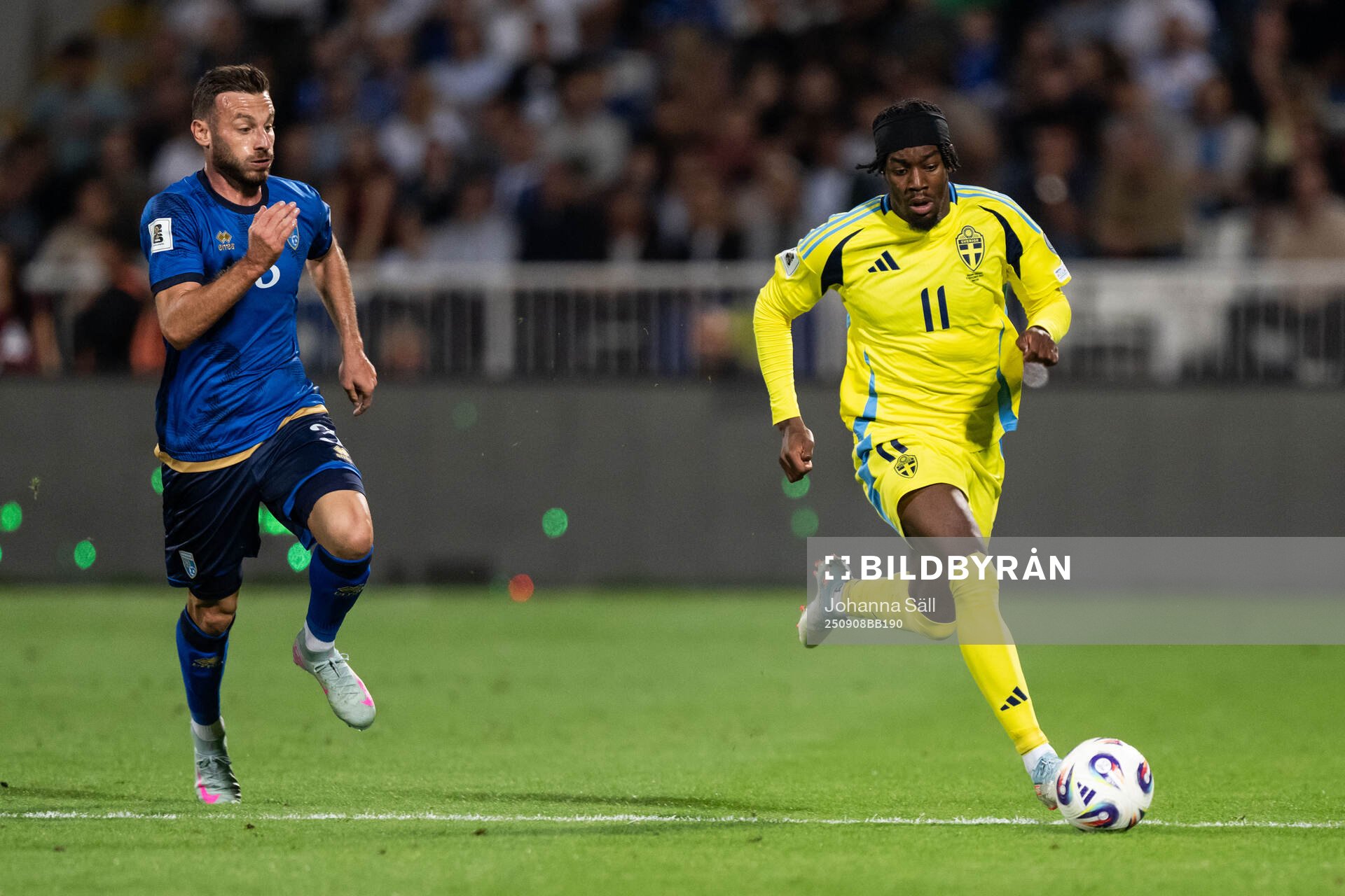 Fidan Aliti of Kosovo and Anthony Elanga of Sweden