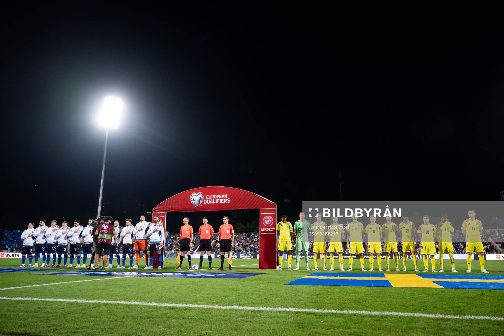Players of Kosovo and of Sweden