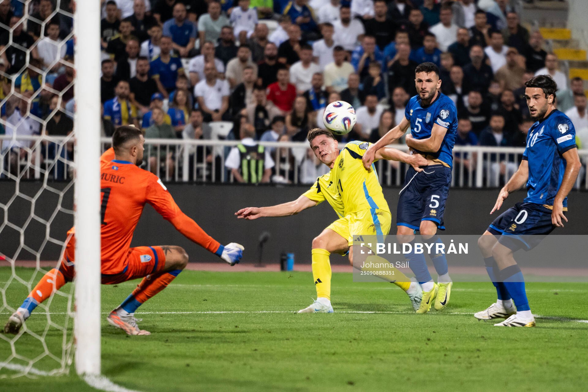 Viktor Gyökeres of Sweden against Lumbardh Dellova, Leon