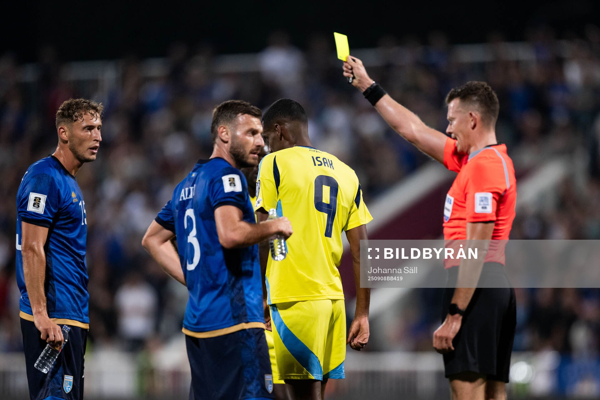 Alexander Isak and Referee Allard Lindhout