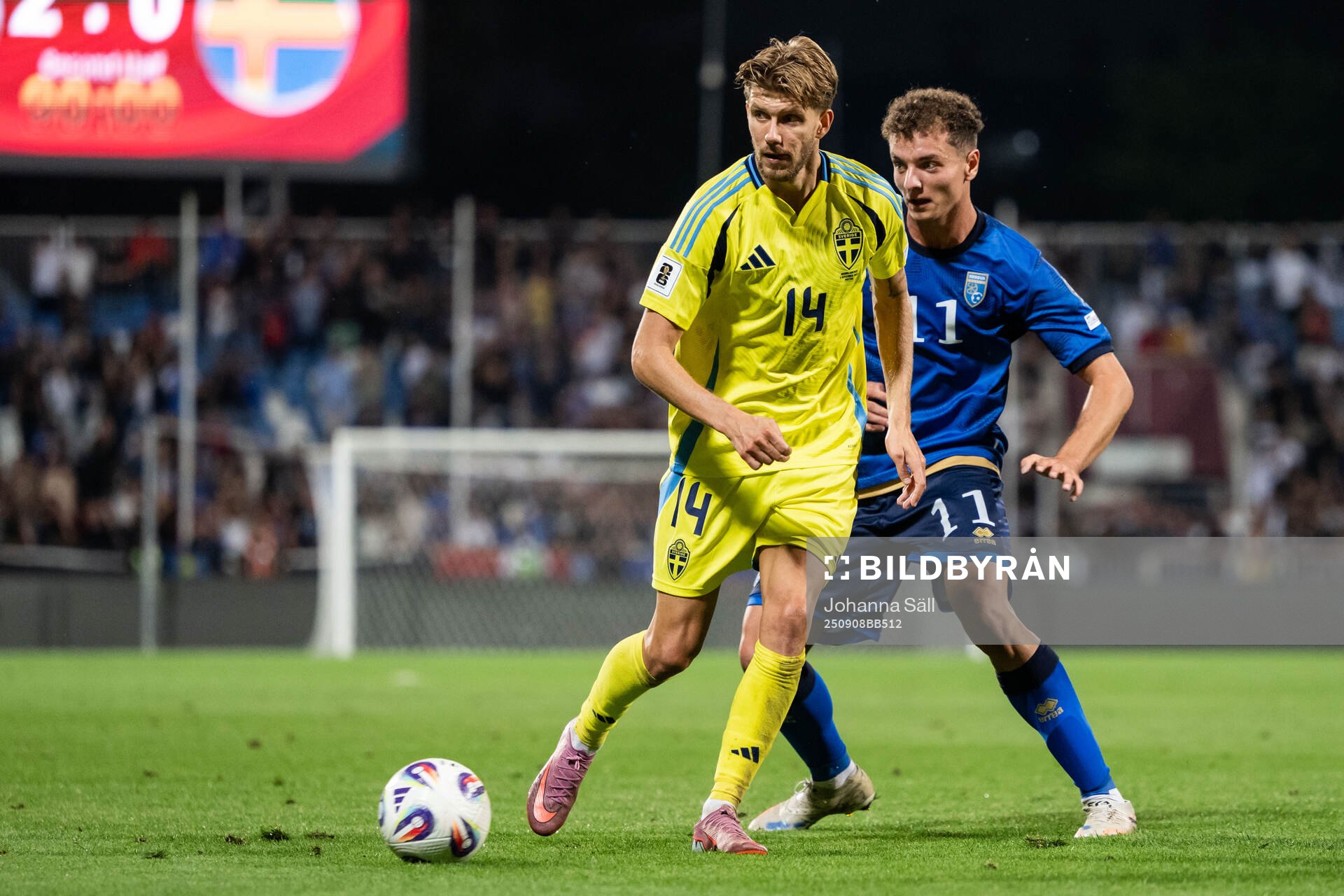 Anton Salétros of Sweden and Fisnik Asllani of Kosovo