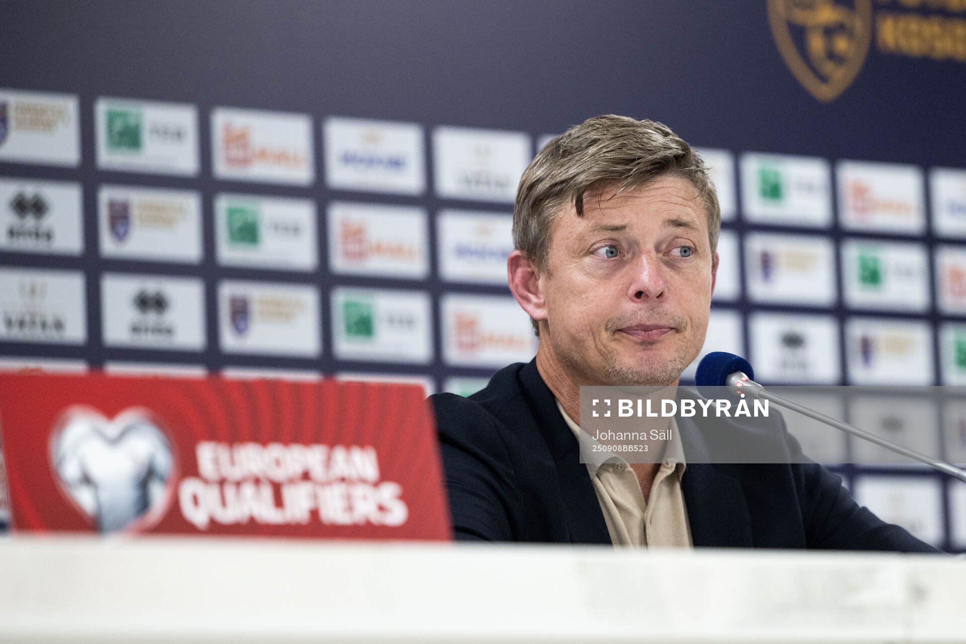 Head coach Jon Dahl Tomasson of Sweden