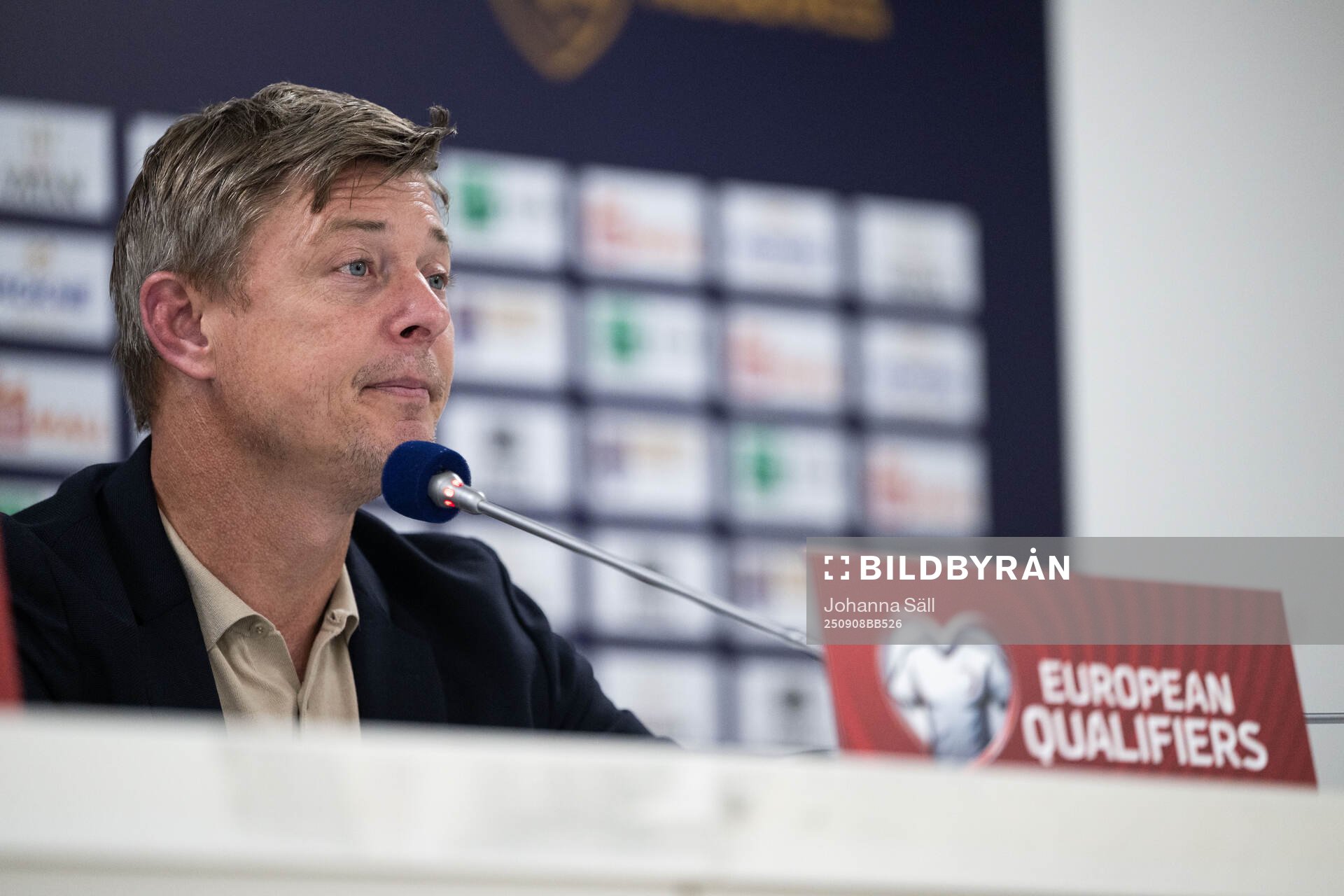Head coach Jon Dahl Tomasson of Sweden
