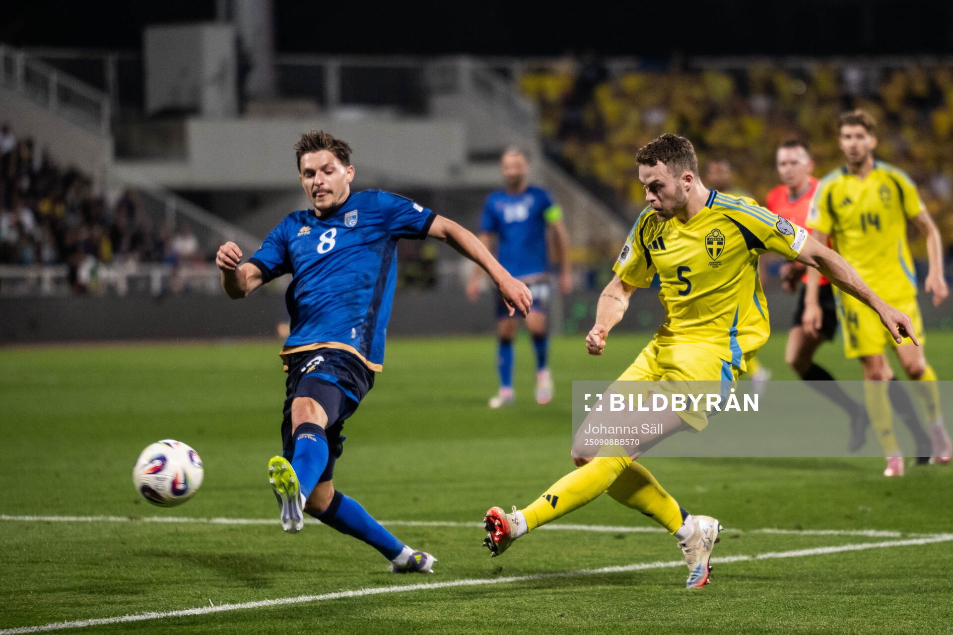 Florent Muslija of Kosovo and Gabriel Gudmundsson of Sweden