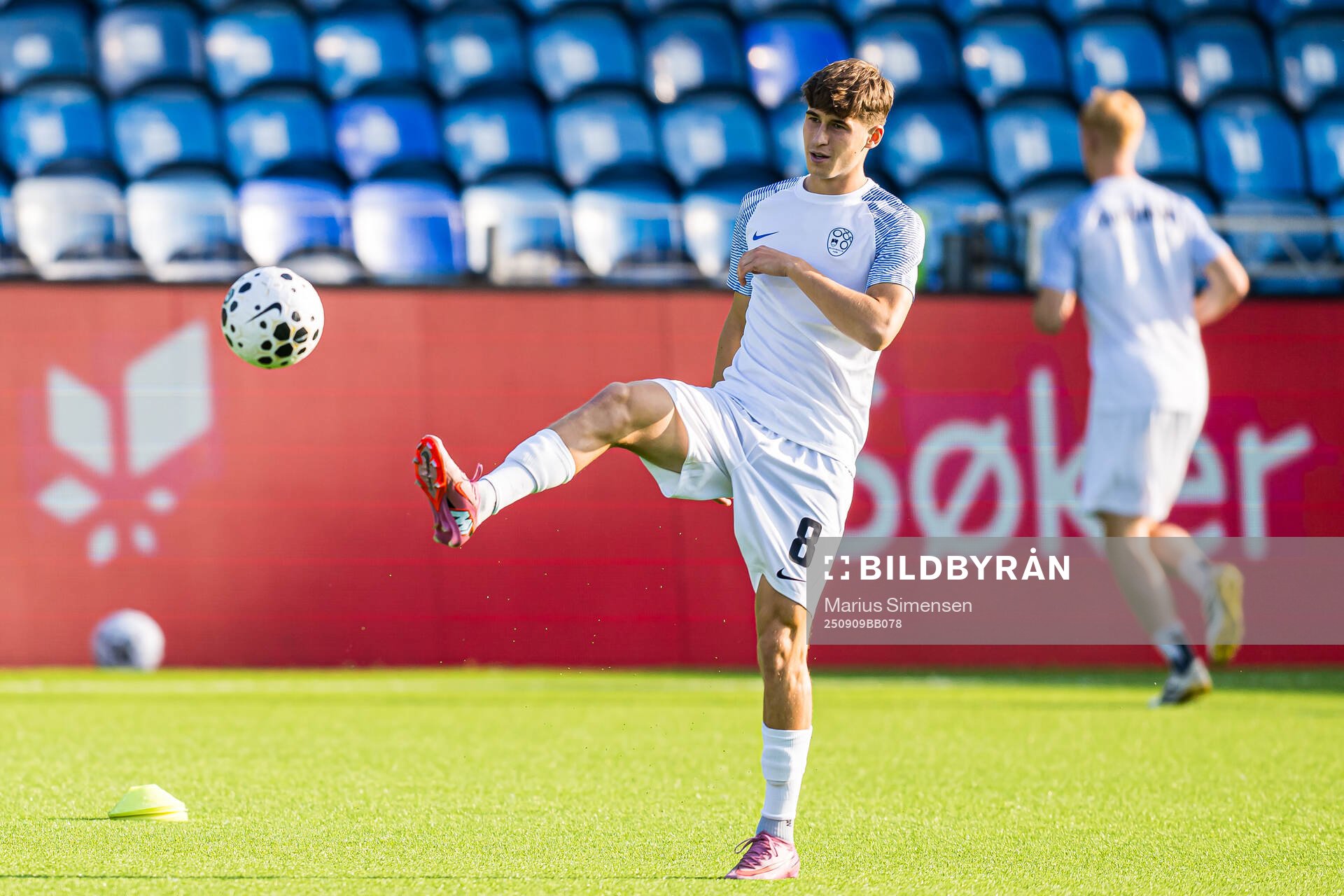 Beno Selan of Slovenia warms up