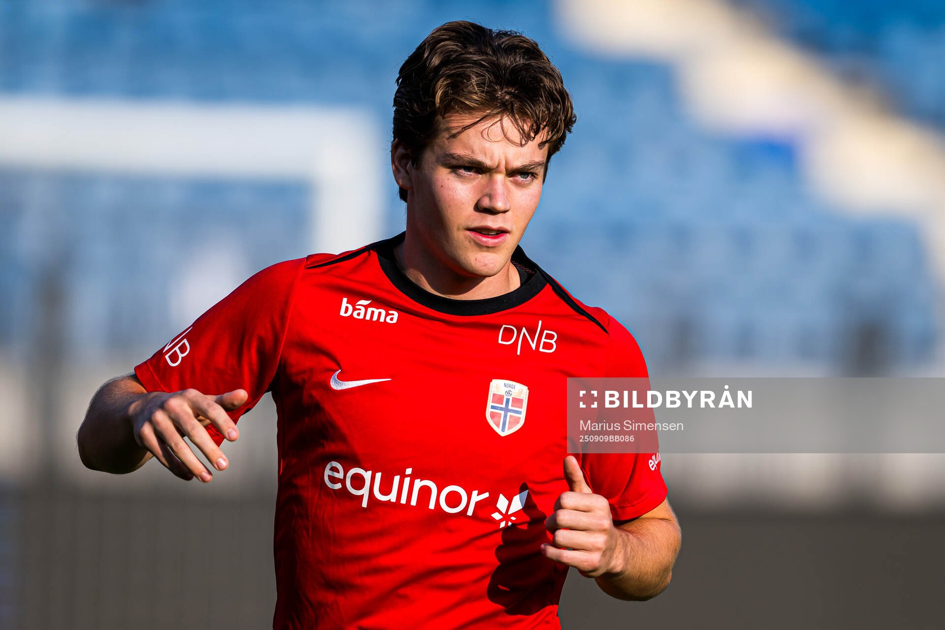 Sverre Halseth Nypan of Norway warms up