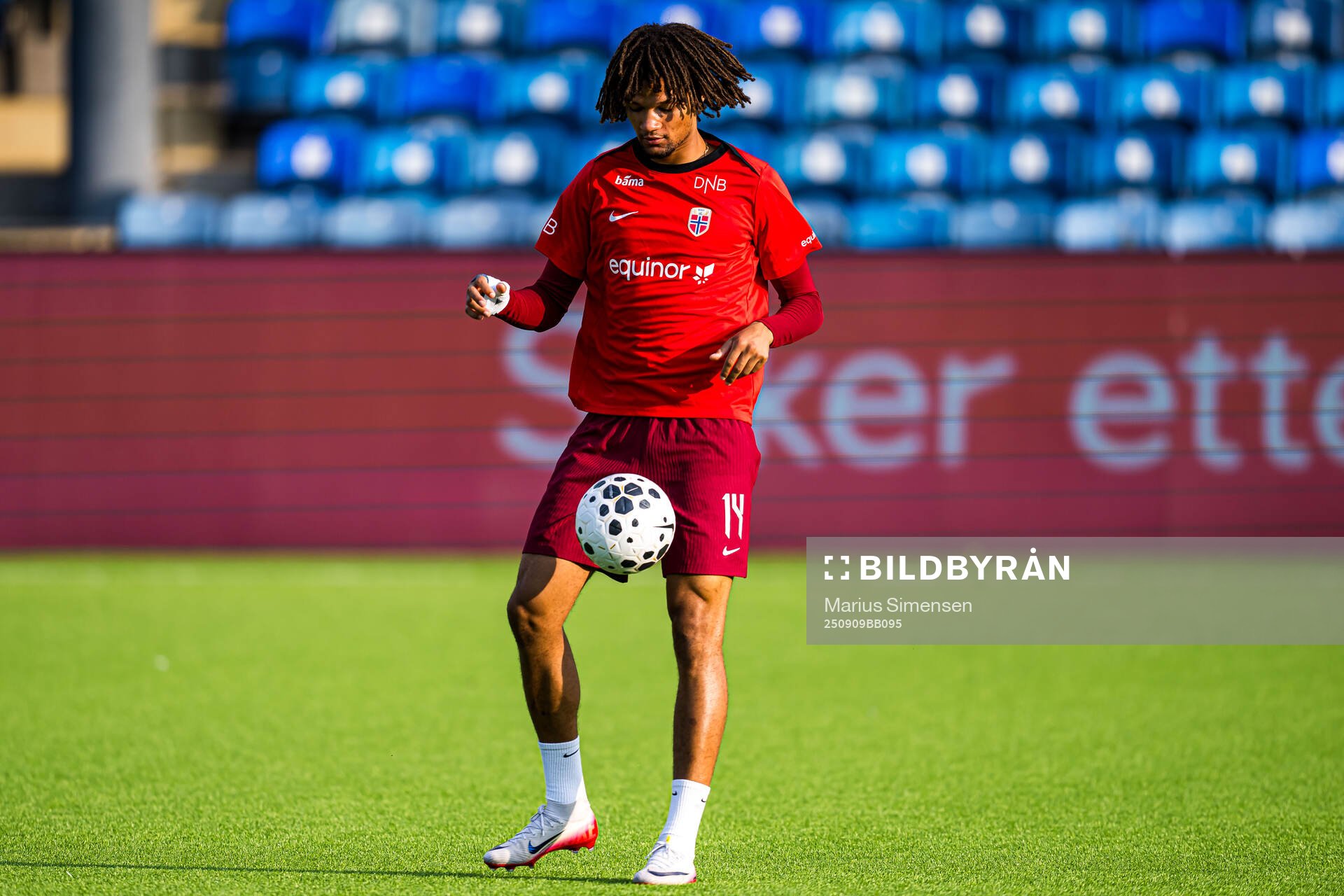 Alwande Roaldsøy of Norway warms up