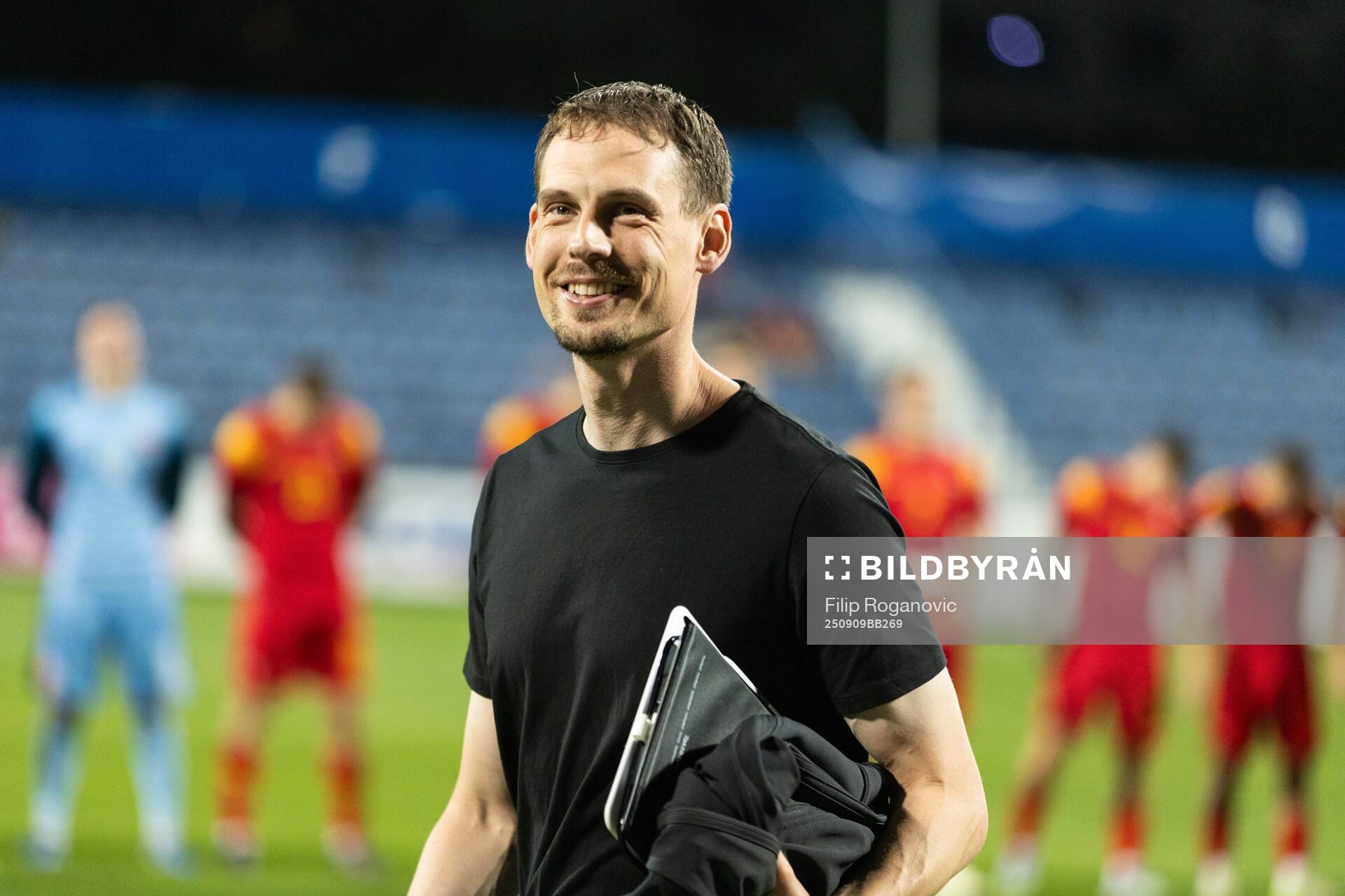 Head coach Daniel Bäckström of Sweden