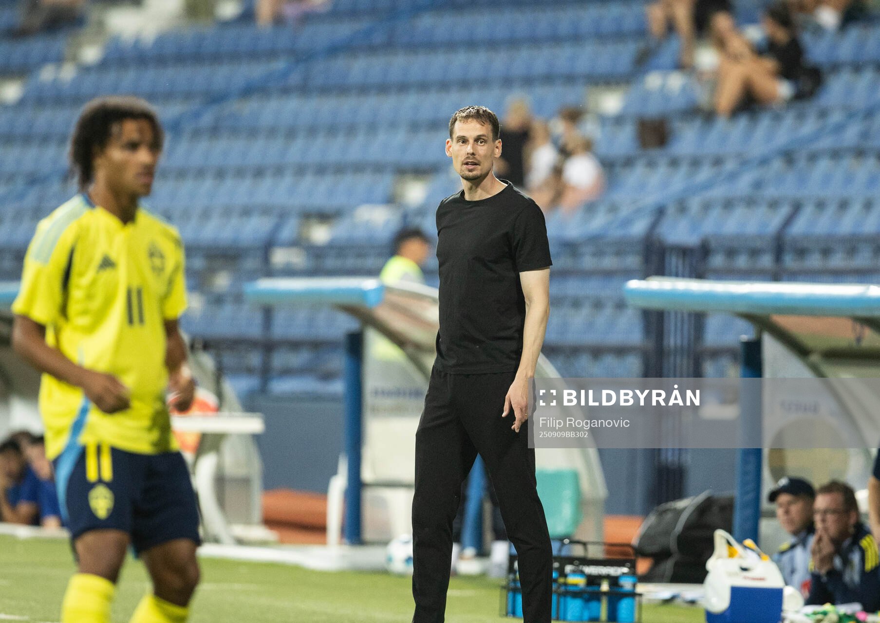 Head coach Daniel Bäckström of Sweden