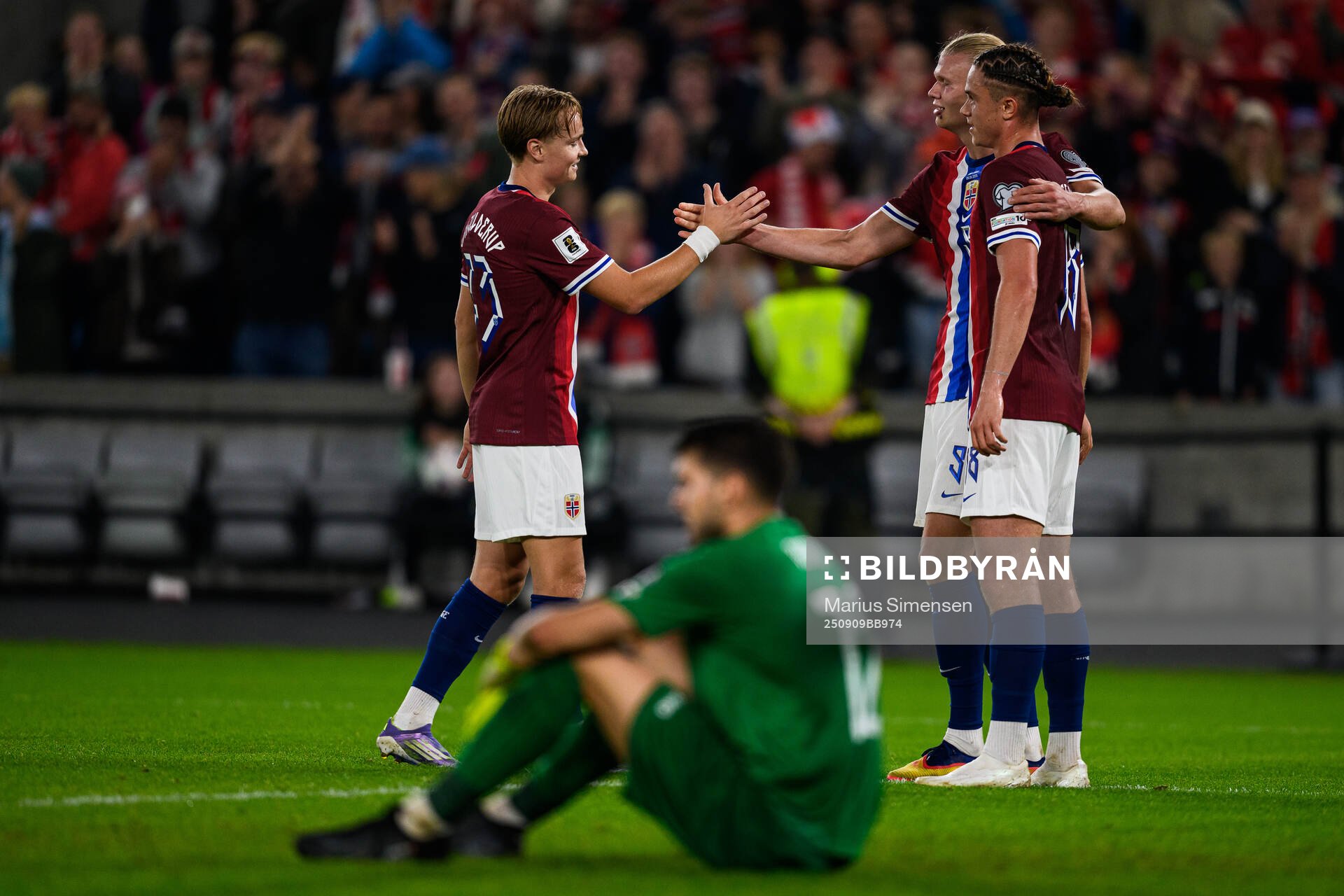 Sander Berge celebrates